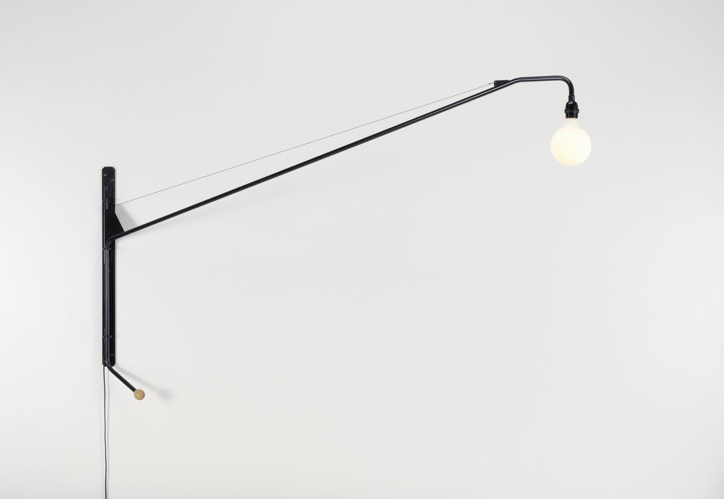 Designed as a pivoting wall lamp for the ‚Maison Tropique‘, Potence is regarded as one of Jean Prouve´‘s puristic masterpieces. The fascination of this luminaire, which is over two metres long and dimmable, stems from the spareness of its materials