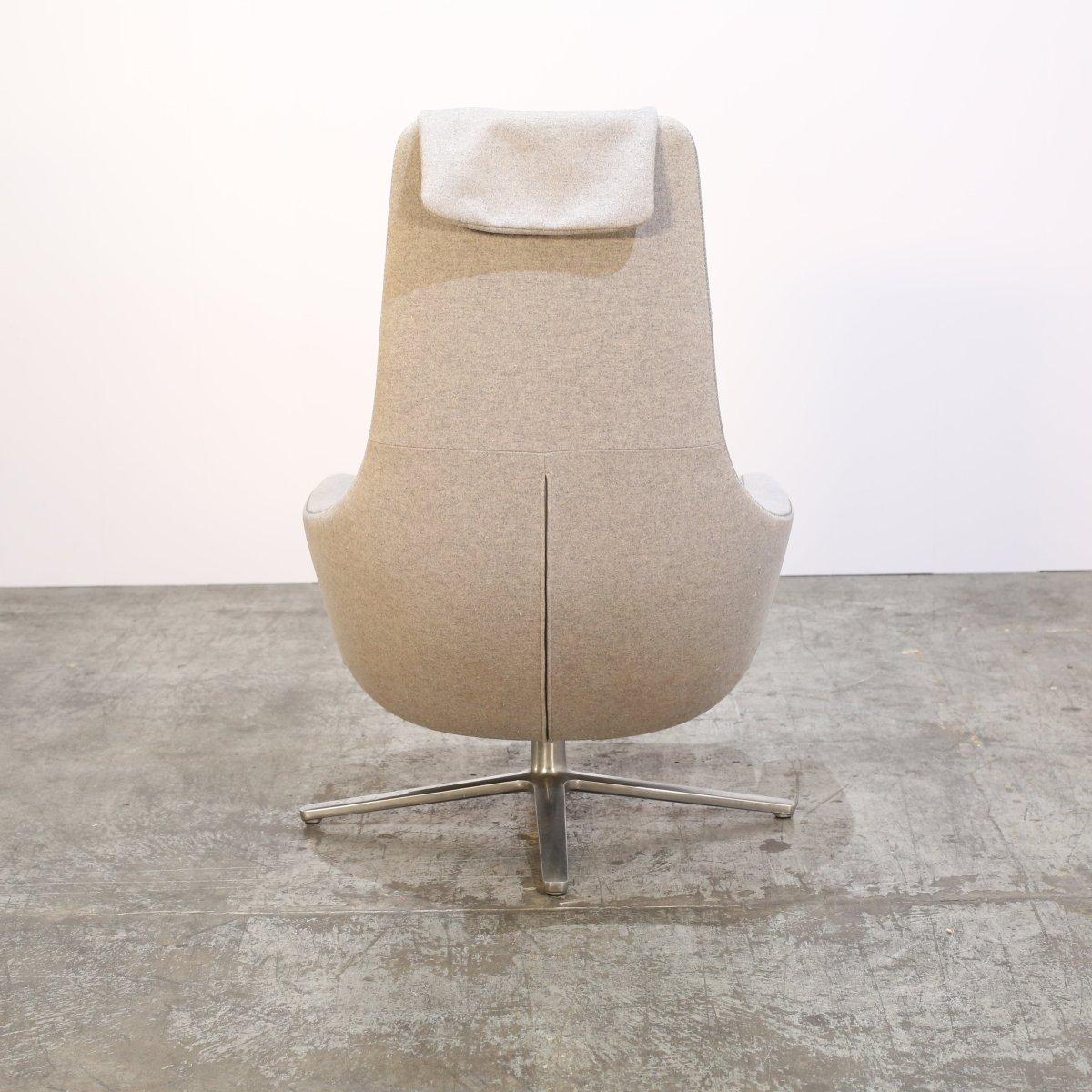 Ti presentiamo la poltrona Repos di Vitra, un'aggiunta di lusso a qualsiasi spazio abitativo. Questa splendida poltrona presenta un design elegante e moderno, realizzato con materiali di altissima qualità per garantire comfort e stile. La forma