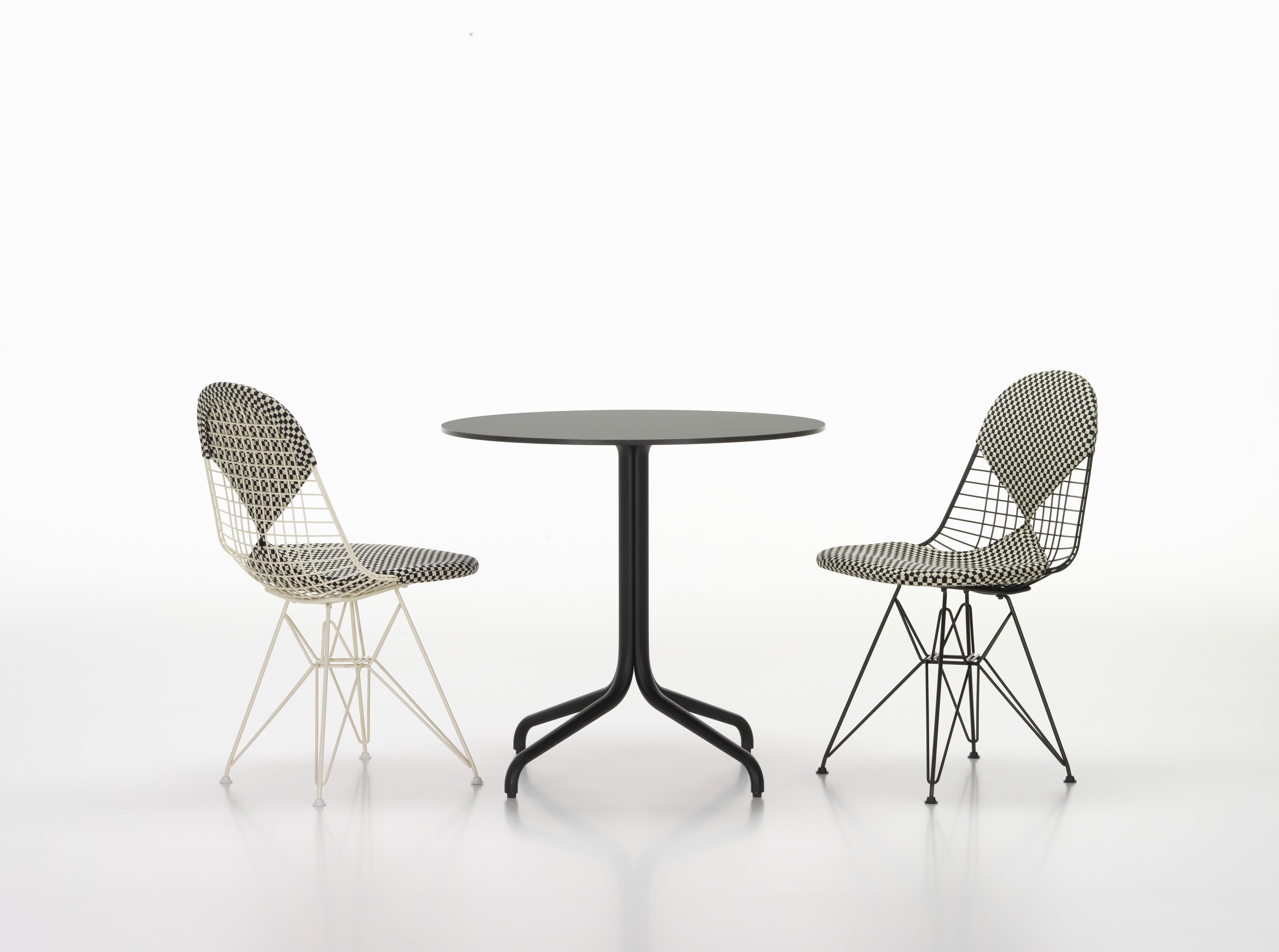 Swiss Vitra Belleville Round Table Outdoor in Black by Ronan & Erwan Bouroullec For Sale