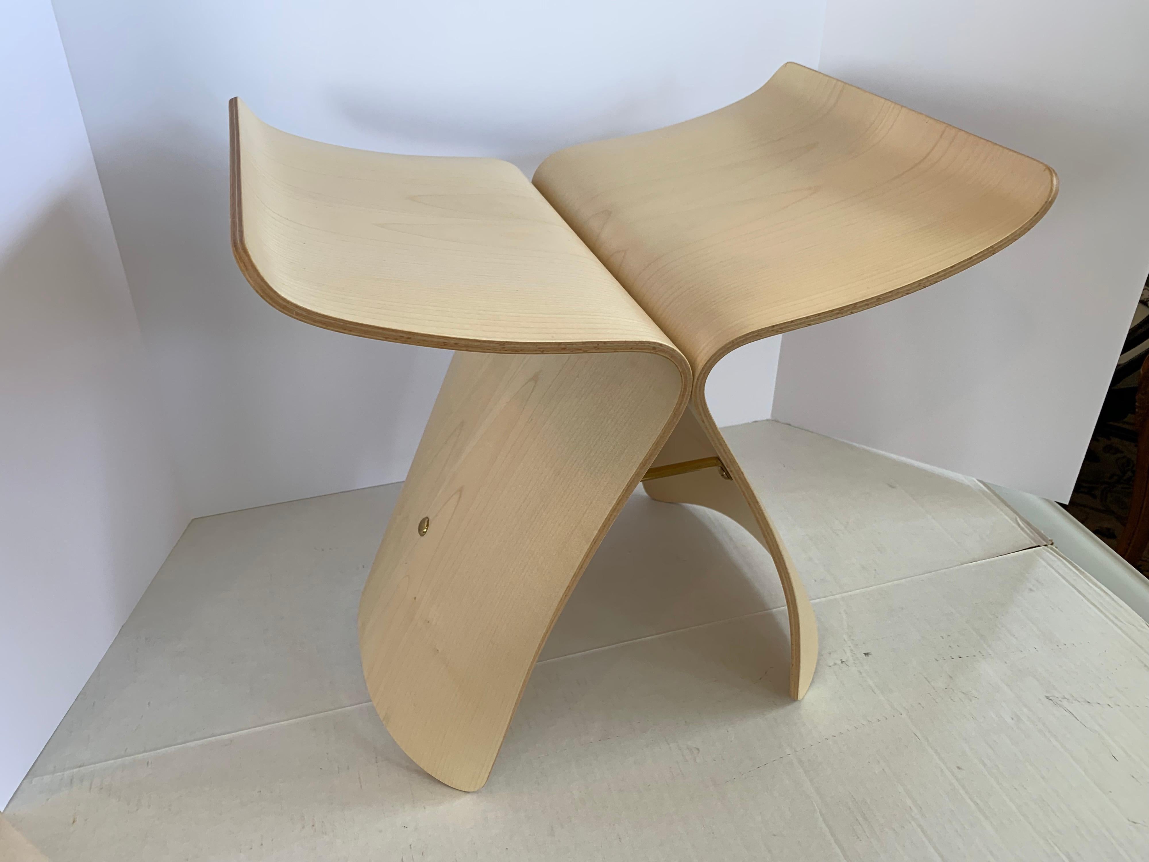 Vitra Signed Butterfly Stool in Maple Plywood and Brass by Sori Yanagi In Fair Condition In West Hartford, CT