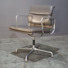 Vitra Soft Pad EA208 Chair by Charles & Ray Eames
