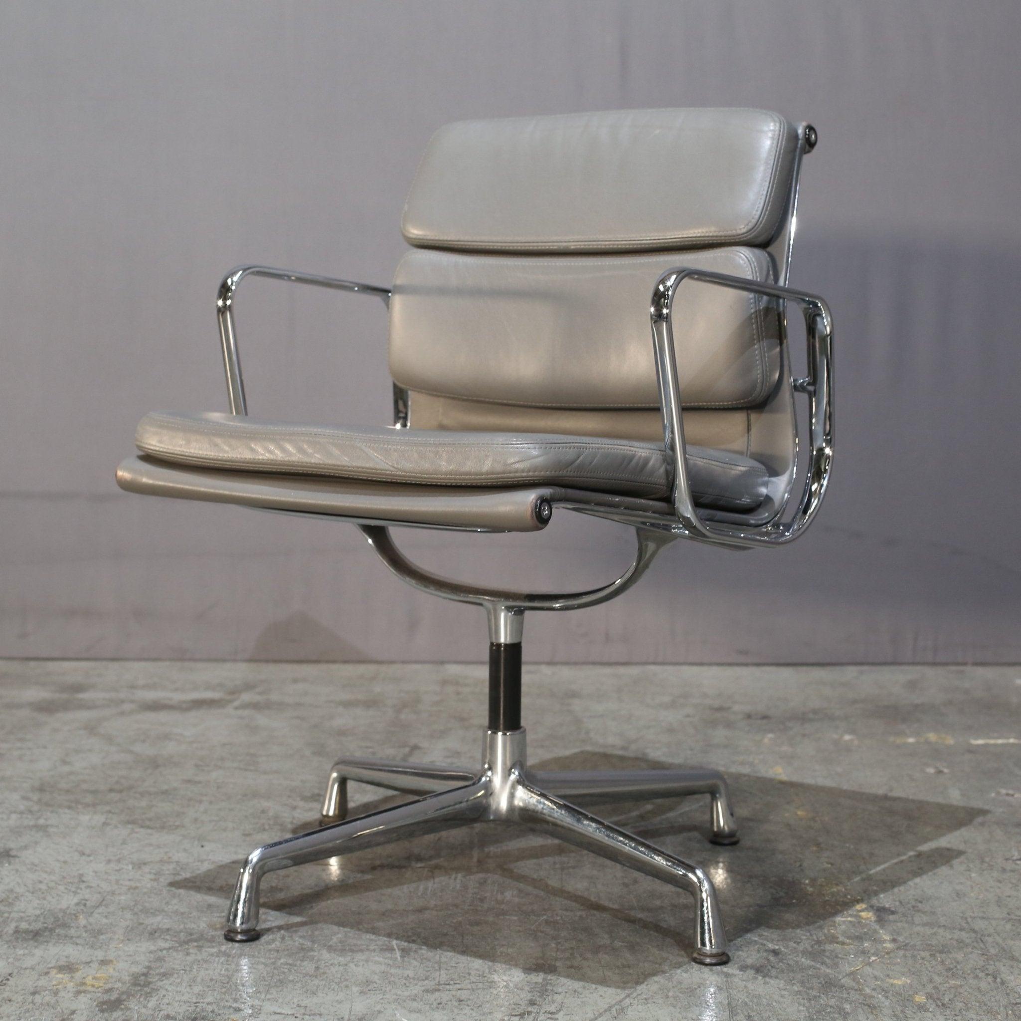 Swiss Vitra Soft Pad EA208 Chair by Charles & Ray Eames For Sale