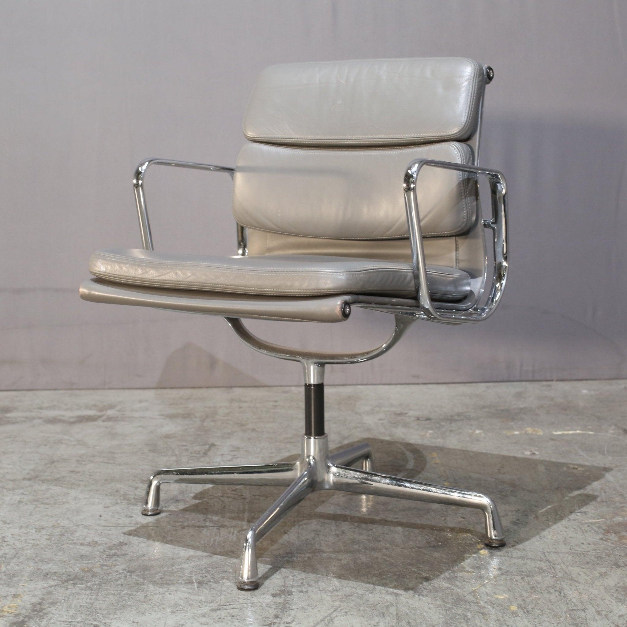 Metal Vitra Soft Pad EA208 Chair by Charles & Ray Eames For Sale