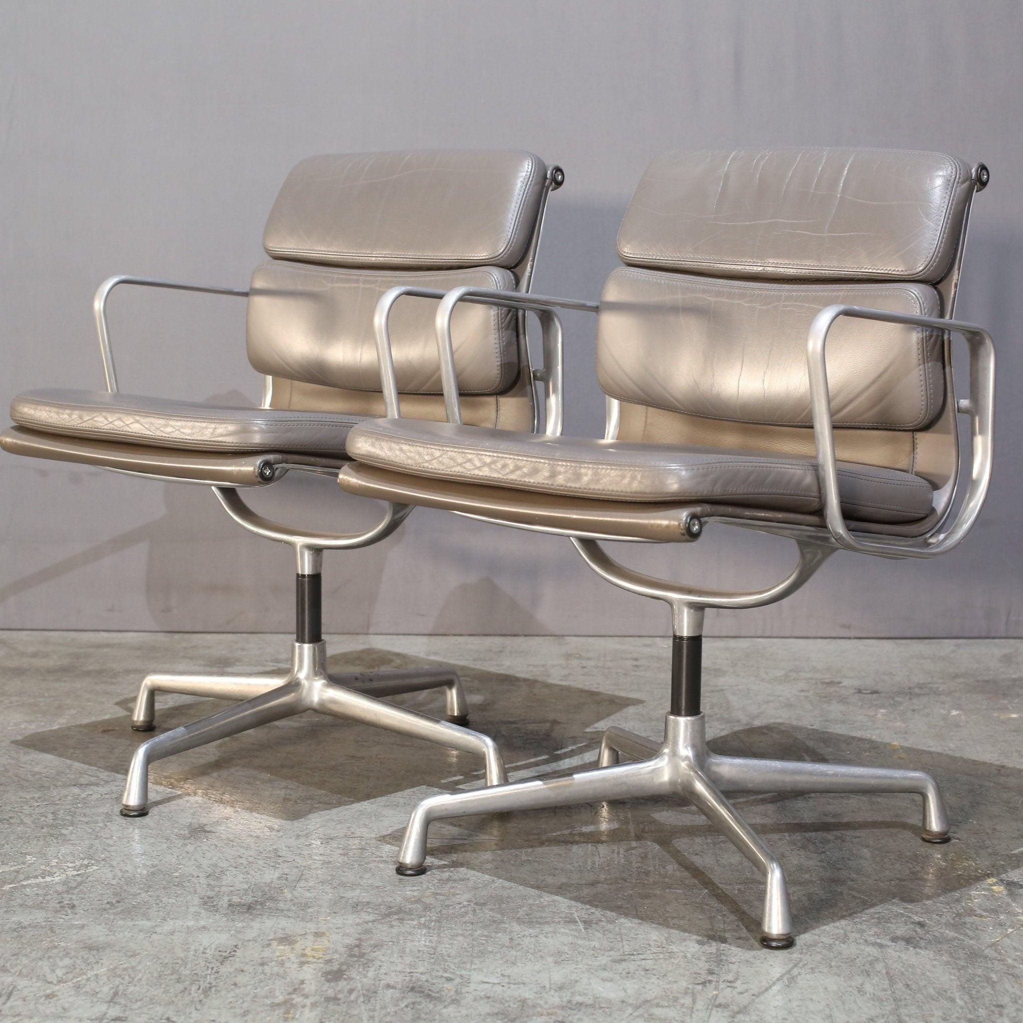 Vitra Soft Pad EA208 Chair by Charles & Ray Eames For Sale 1
