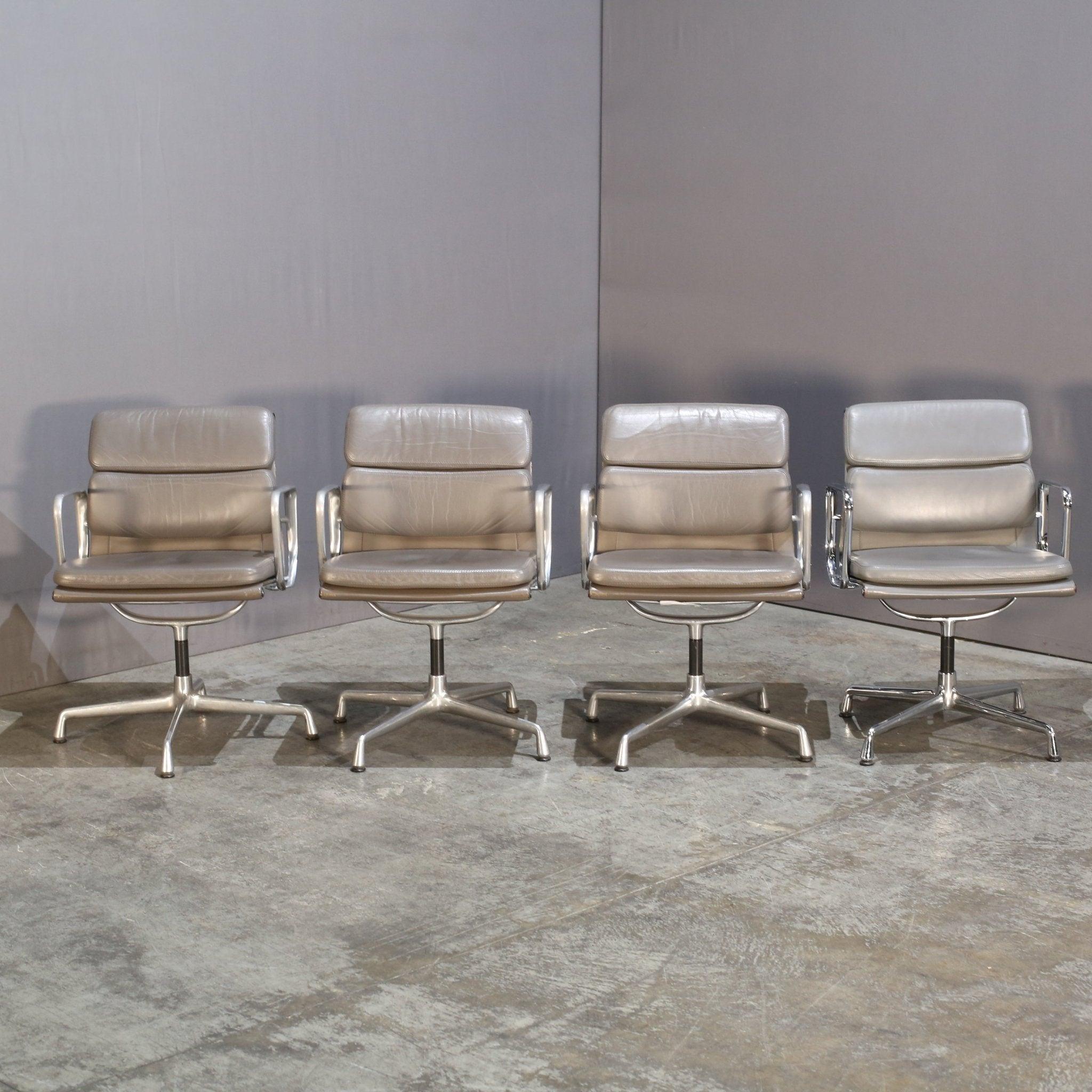 Vitra Soft Pad EA208 Chair by Charles & Ray Eames For Sale 2