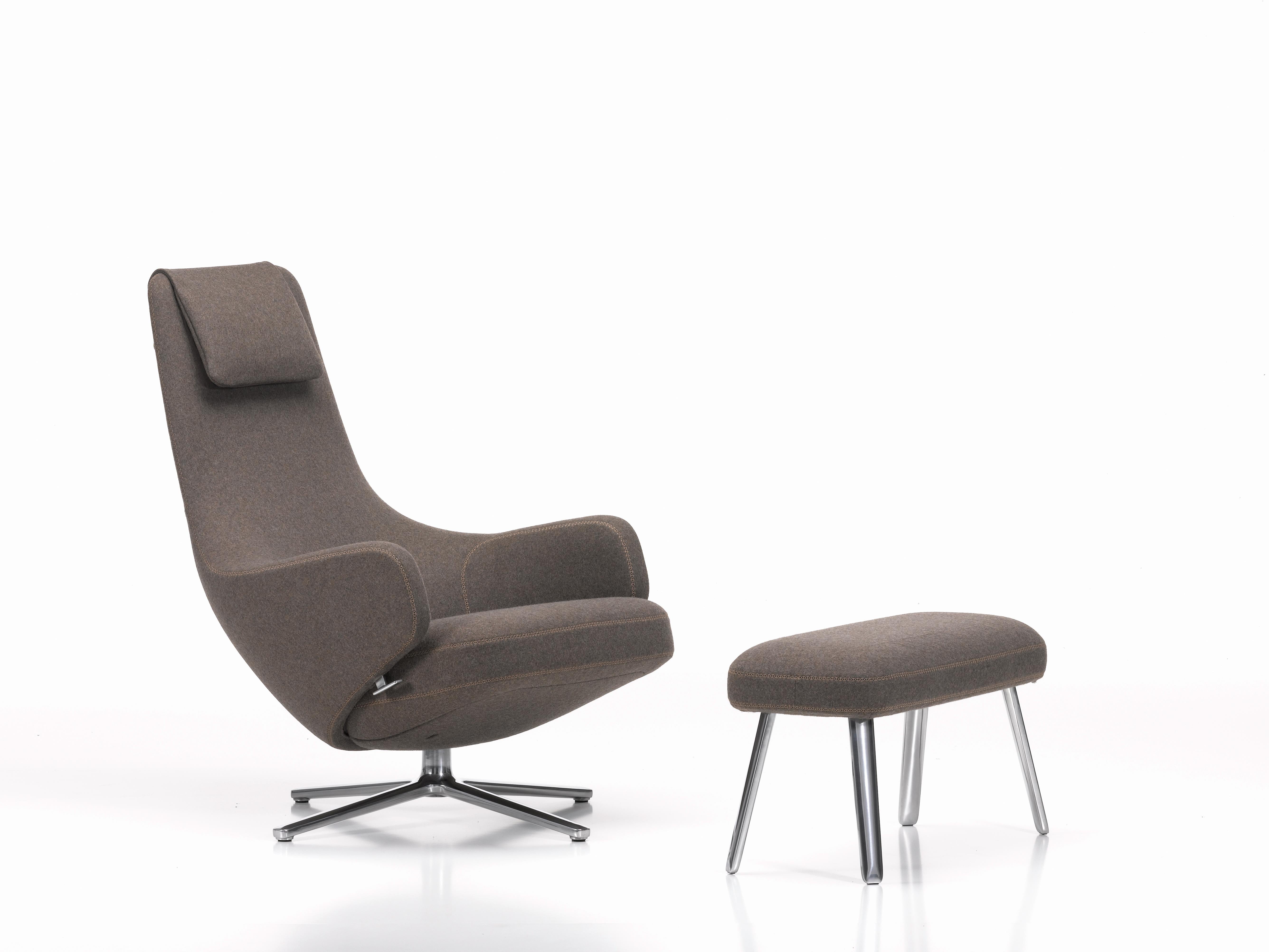 These items are currently only available in the United States.

The exceptional comfort of the elegant Repos lounge chair is even further enhanced when paired with the Panchina, as users can put up their feet and relax. A lockable, synchronized