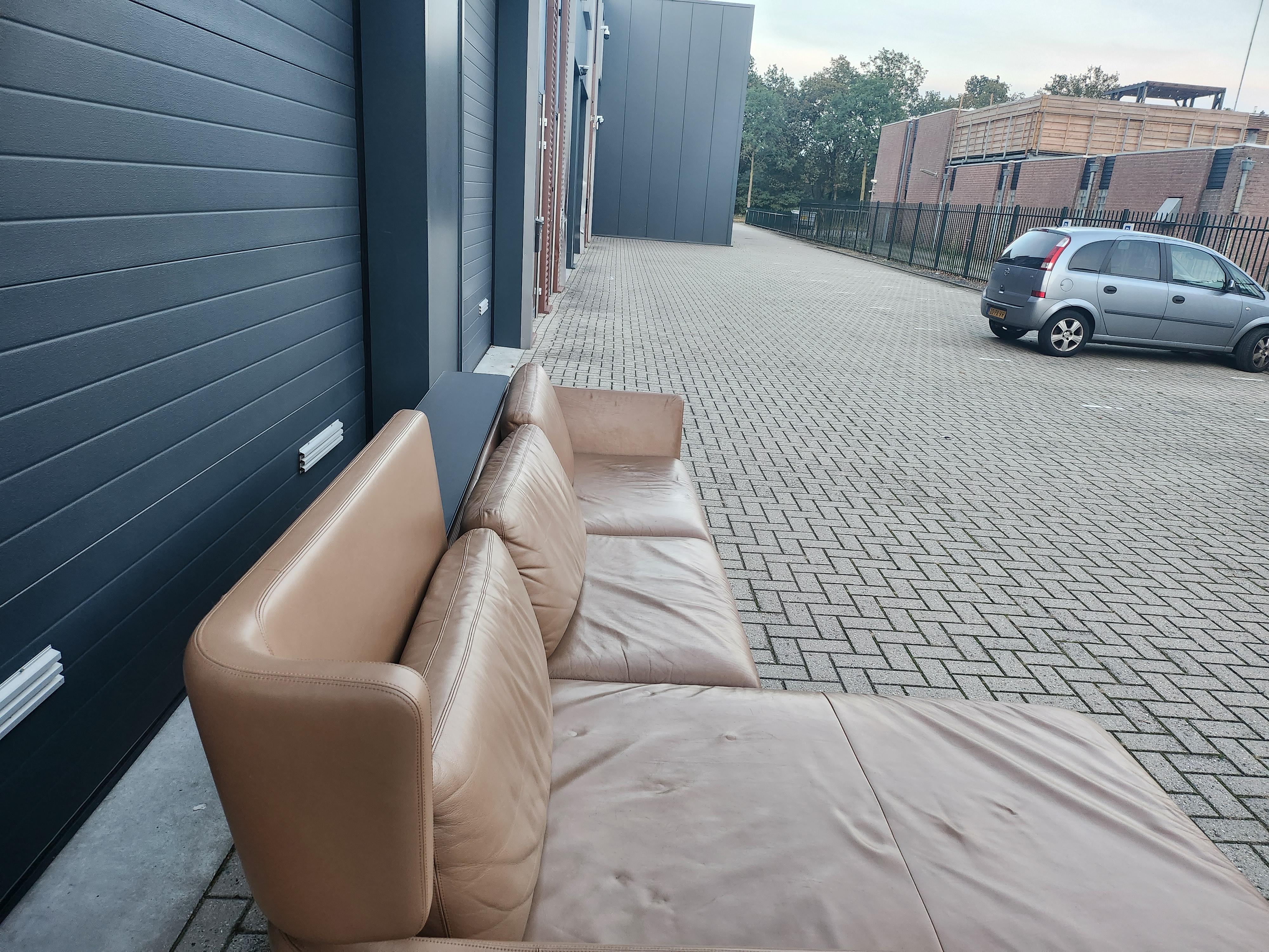 Vitra - Suita Sofa by Antonio Citterio - Camel Premium F Leather 1