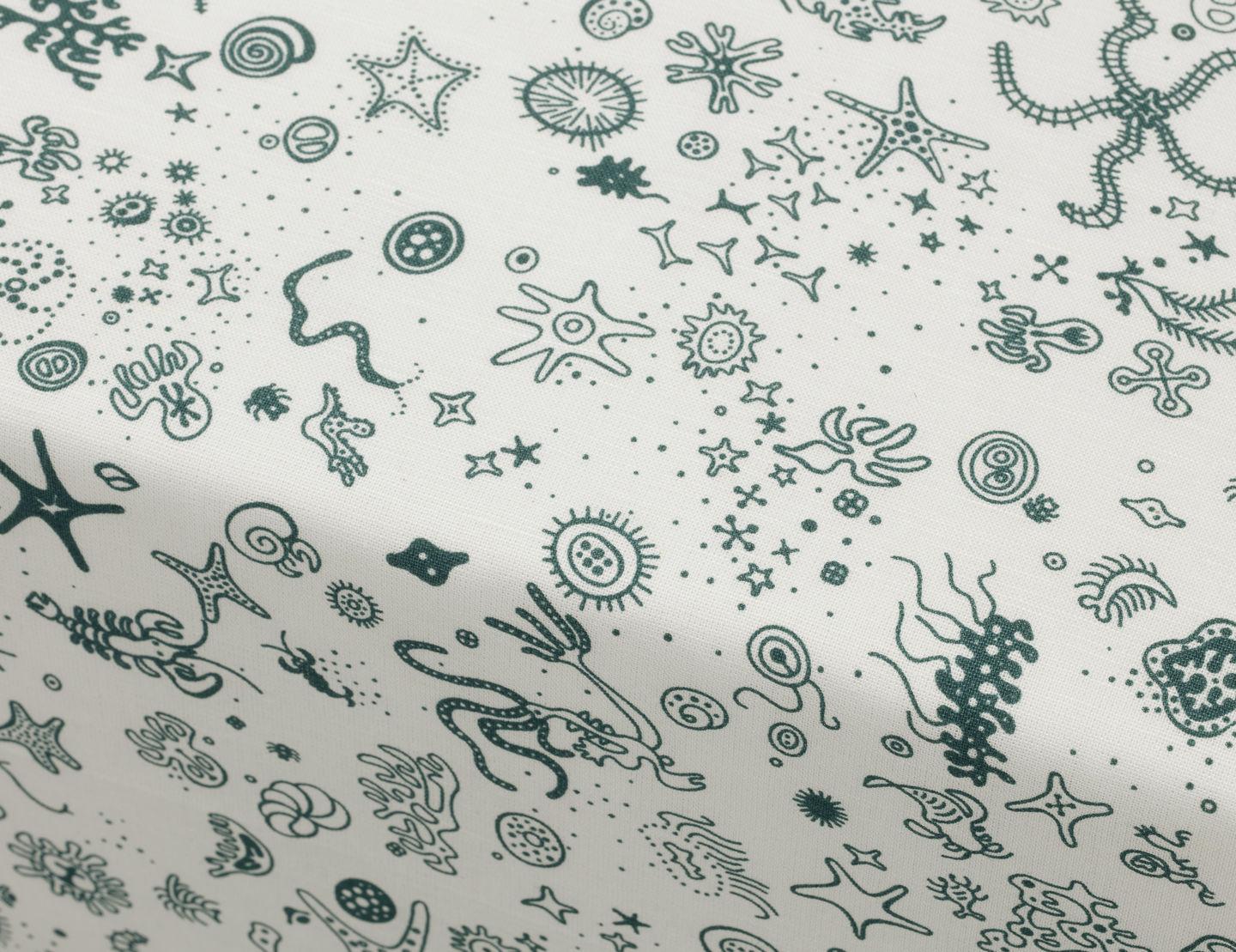 The expansive oeuvre of Charles and Ray Eames includes a large number of graphic designs, most of which were created by Ray Eames. Sea Things is a pattern she created in 1945. It shows a lovingly designed undersea world. Material: cotton-linen