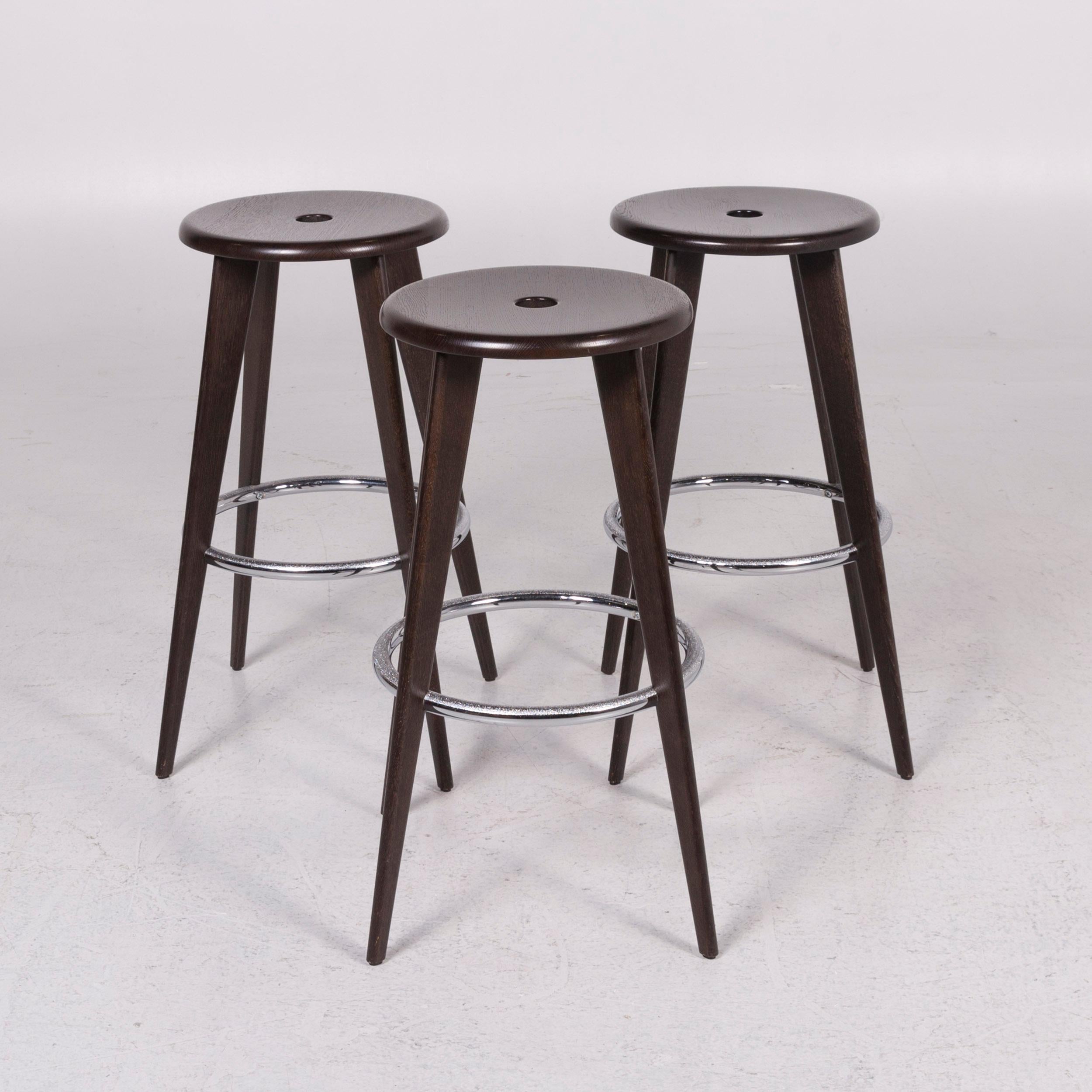 We bring to you a Vitra Tabouret skin wood stool set brown.

 Product measurements in centimeters:
 

 Depth 60
Width 60
Height 78
Seat-height 78
Seat-depth 38
Seat-width 38.




     