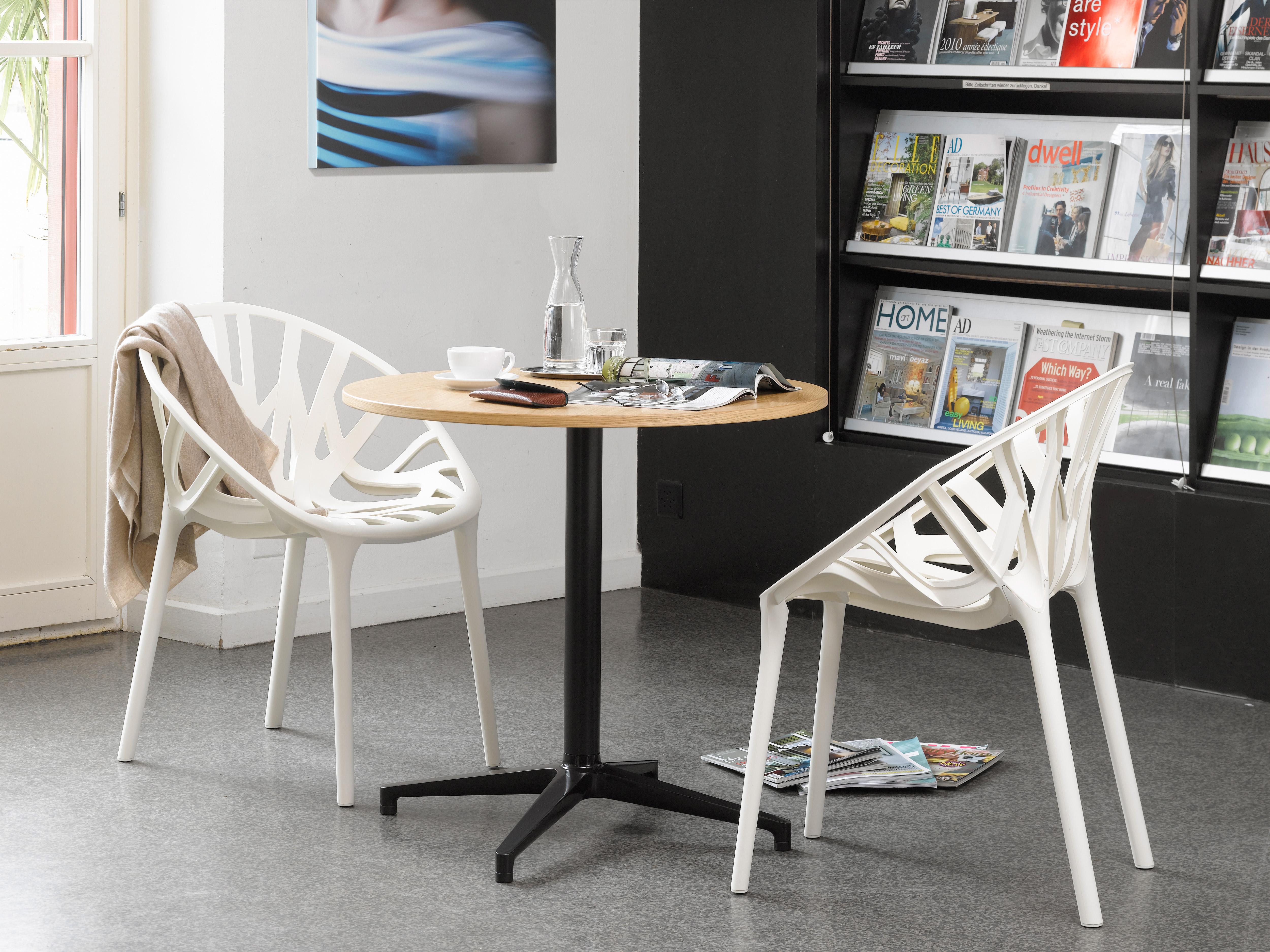 These products are only available in the United States.

Ronan and Erwan Bouroullec‘s interest in organic shapes already manifested itself in 2004 with the design of Algues for Vitra. Based on these experiences, the two brothers collaborated with