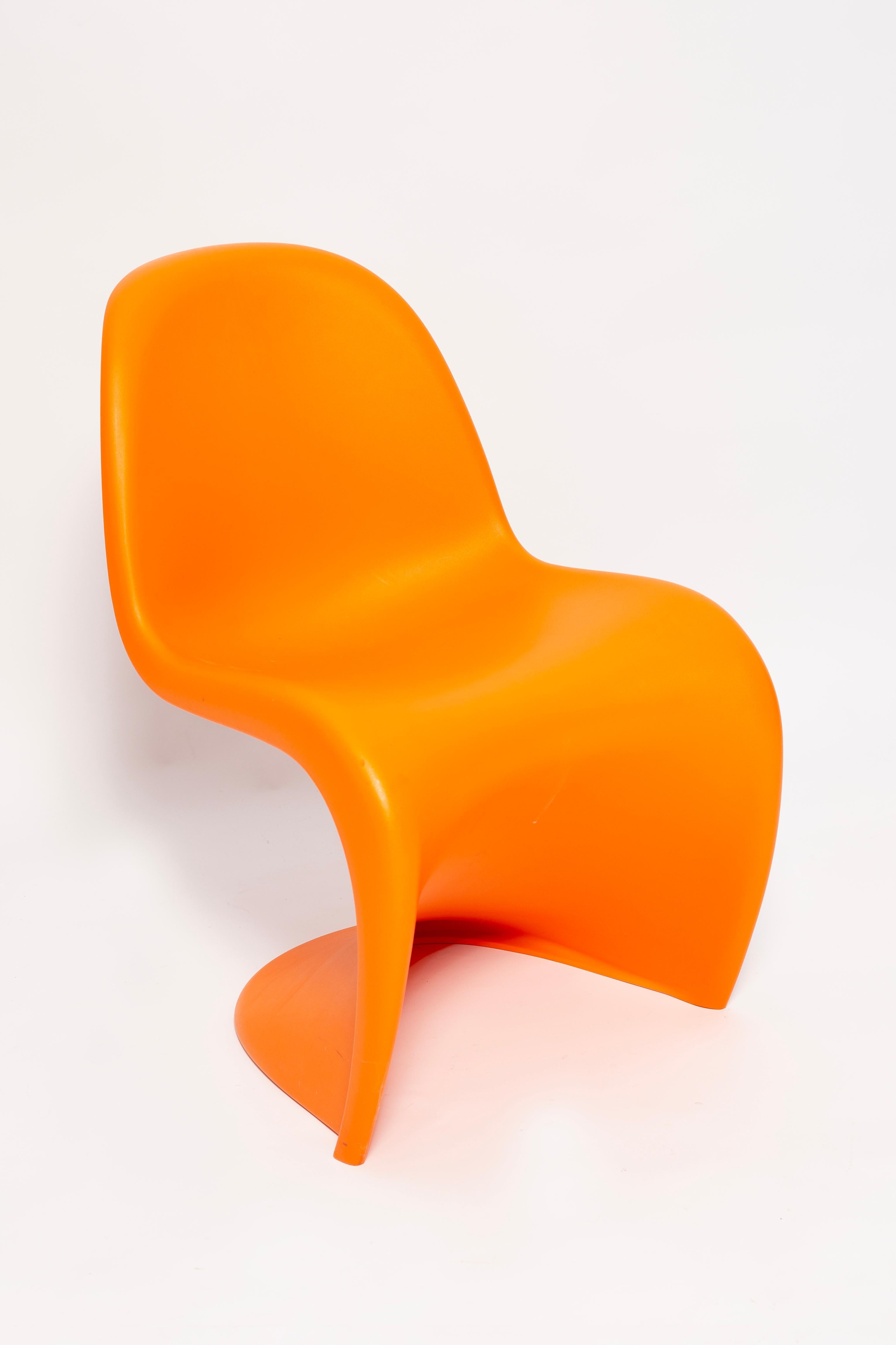 Vitra Verner Panton S Junior Chair aus orangefarbenem Kunststoff, 2009 (Moderne der Mitte des Jahrhunderts) im Angebot