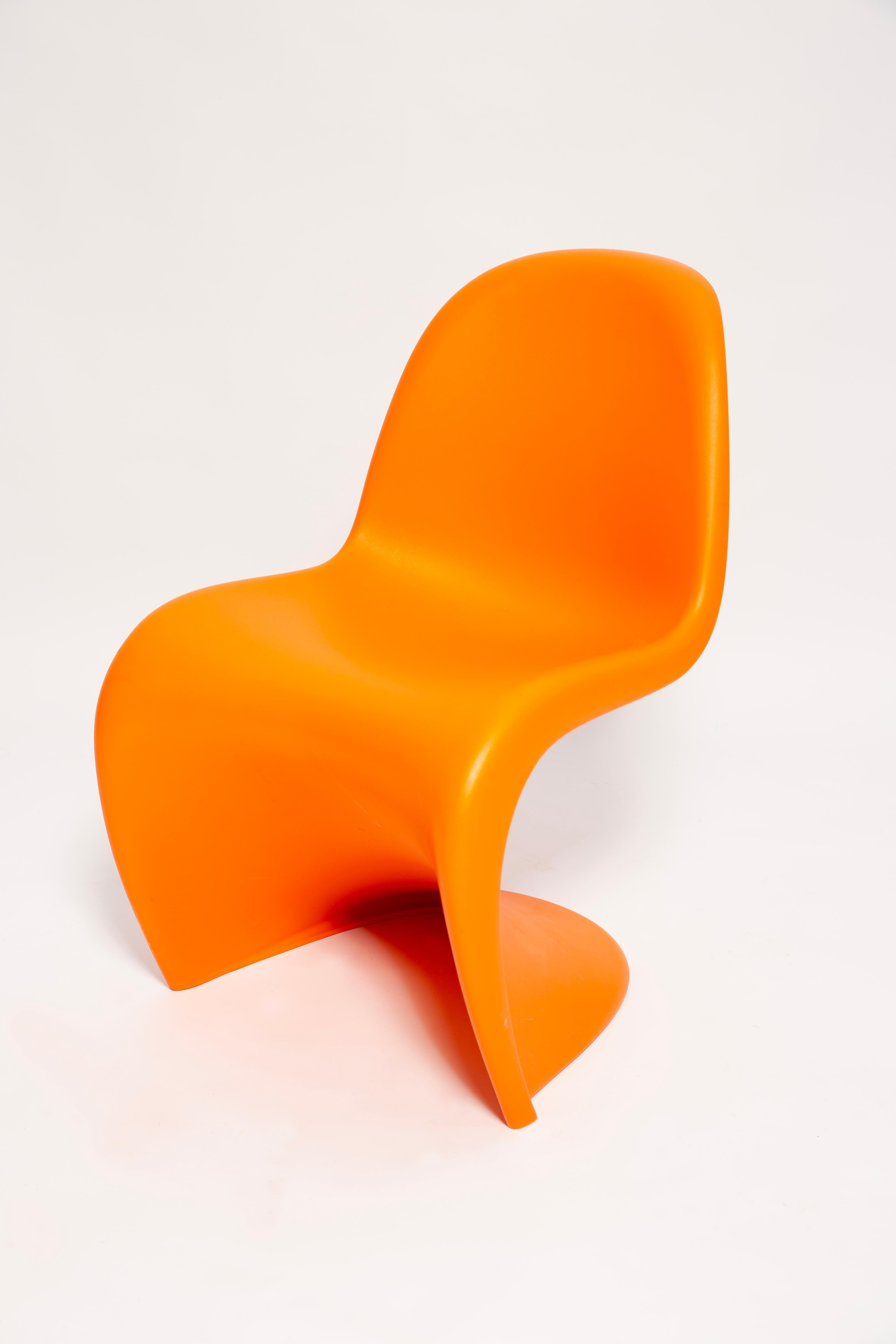 Vitra Verner Panton S Junior Chair aus orangefarbenem Kunststoff, 2009 im Zustand „Hervorragend“ im Angebot in 05-080 Hornowek, PL