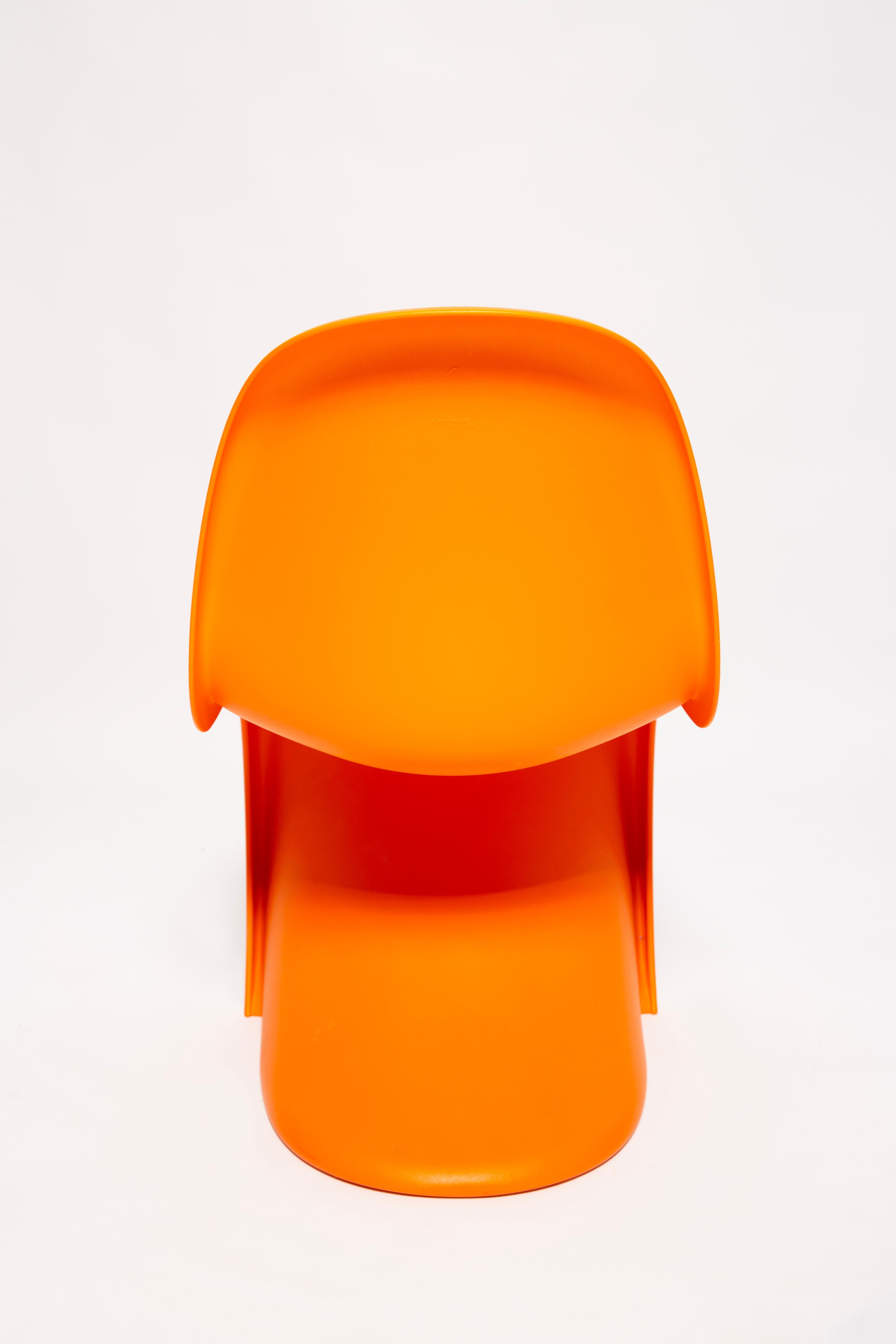 Vitra Verner Panton S Junior Chair aus orangefarbenem Kunststoff, 2009 im Angebot 1