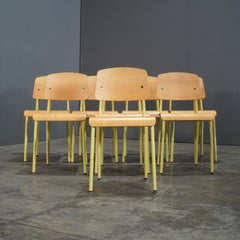 Chaise standard Vitra jaune de Jean Prouve