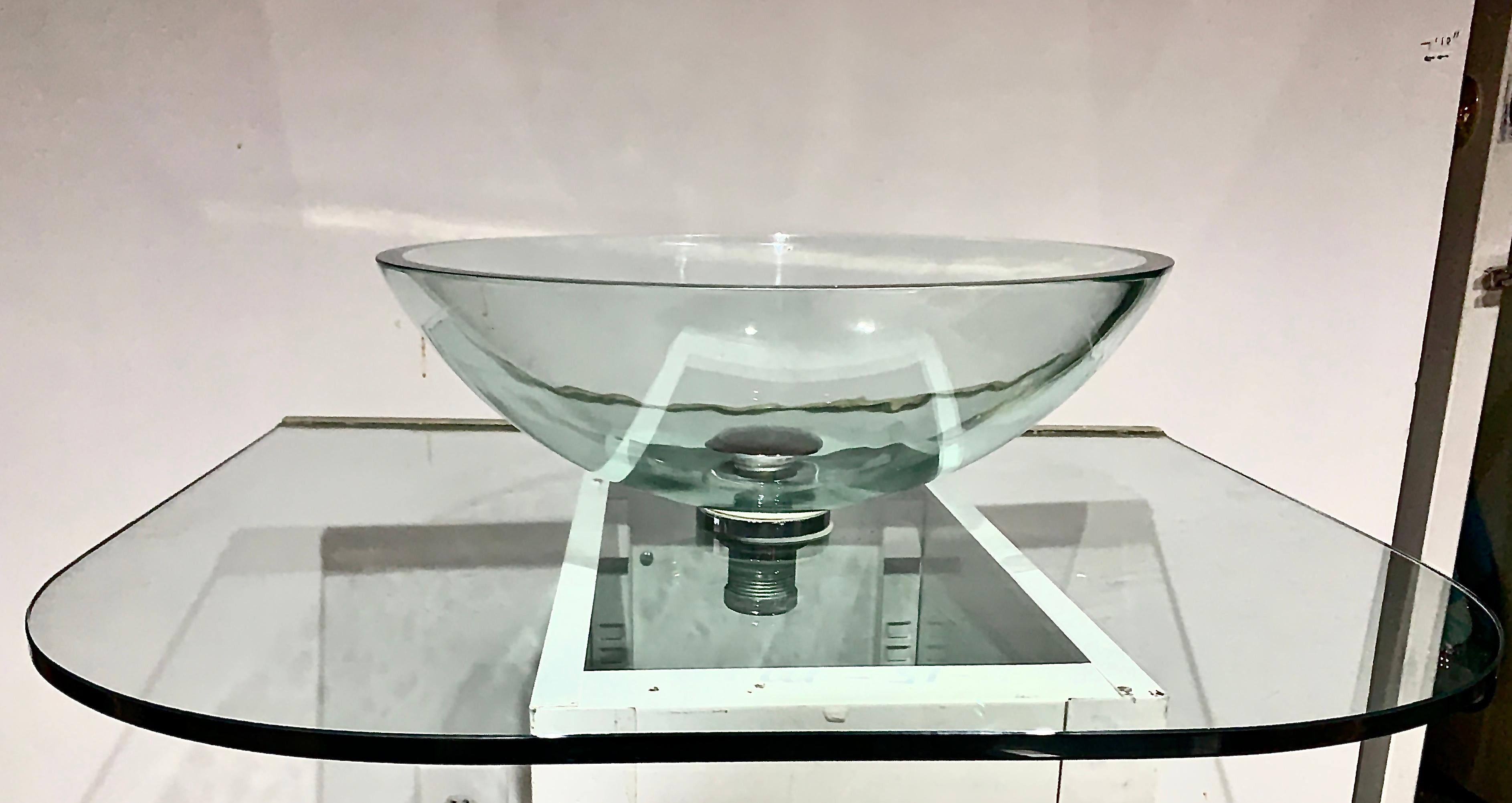 Vitraform Large Round Polished Clear Vessel Sink& Rounded Clear Glass Countertop In Distressed Condition In Brooklyn, NY