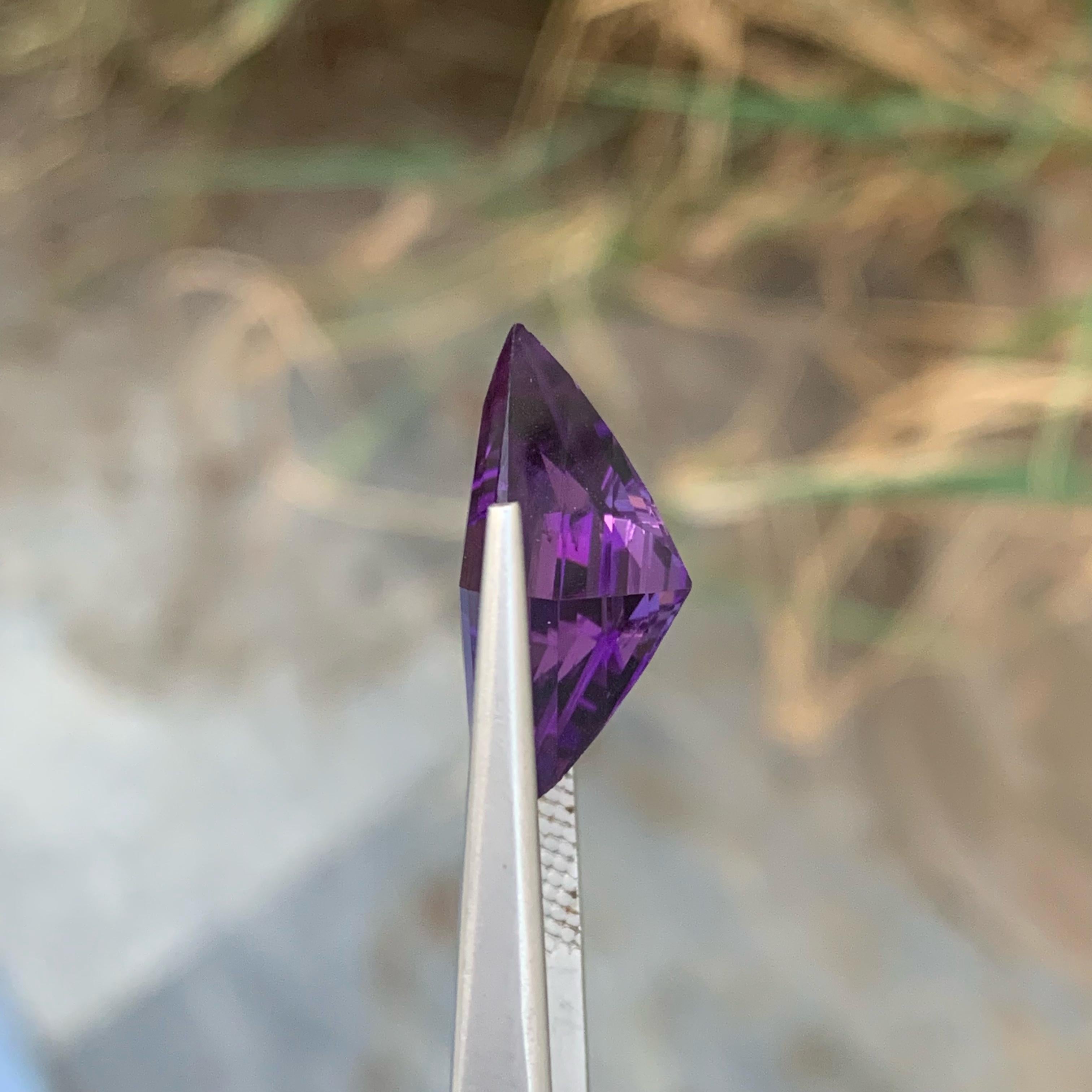 Weight 10.50 carats 
Dimensions 21.5 x 16.1 x 9.4 mm
Treatment None 
Origin Brazil 
Clarity Eye Clean 
Shape Rectangular 
Cut Kite-Like



Discover the enchanting allure of a Purple Amethyst, carefully crafted into a mesmerizing kite-like cut,