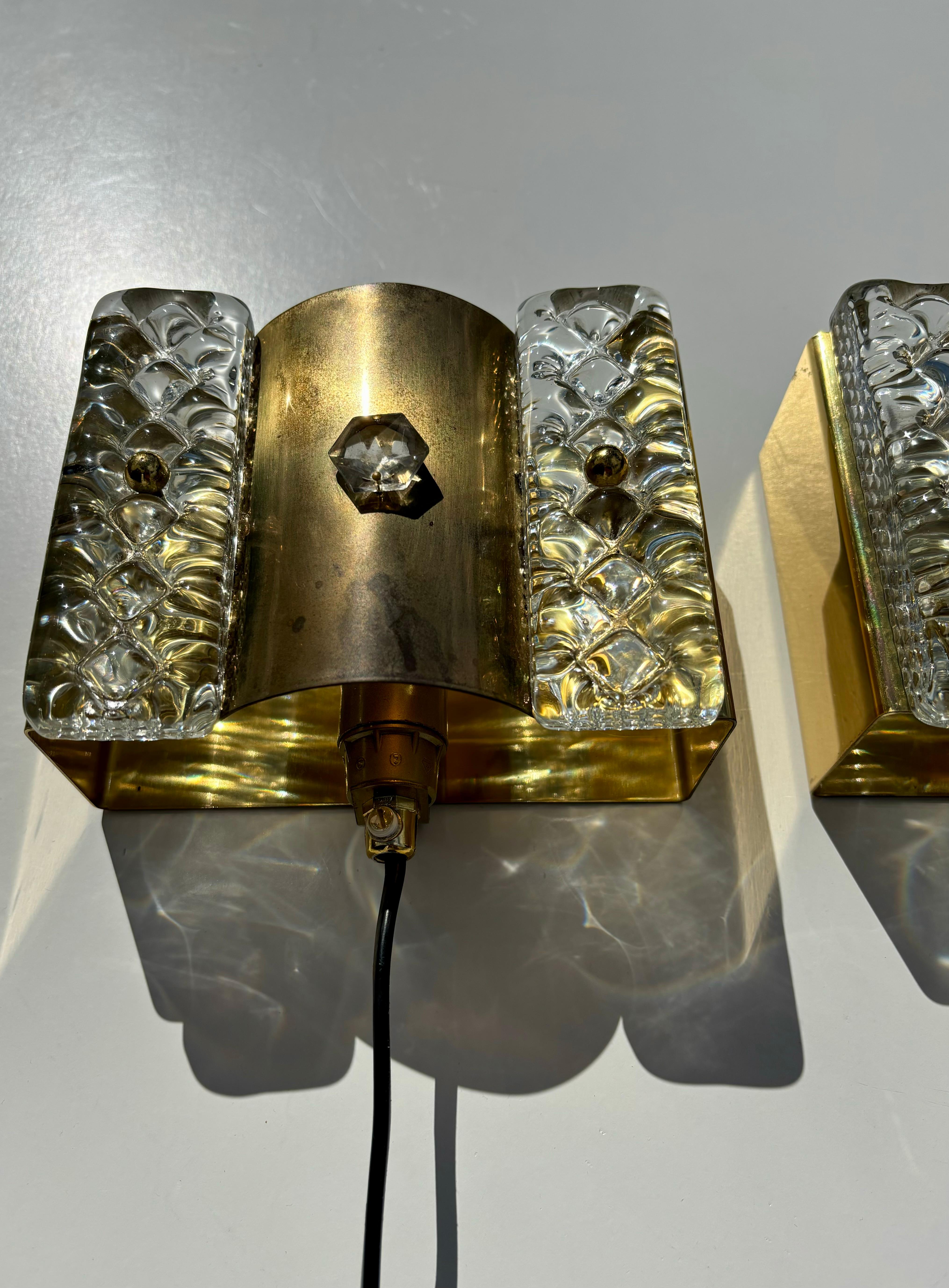 Vitrika Danish Modern Brass Glass Wall Lights, années 1960 en vente 2