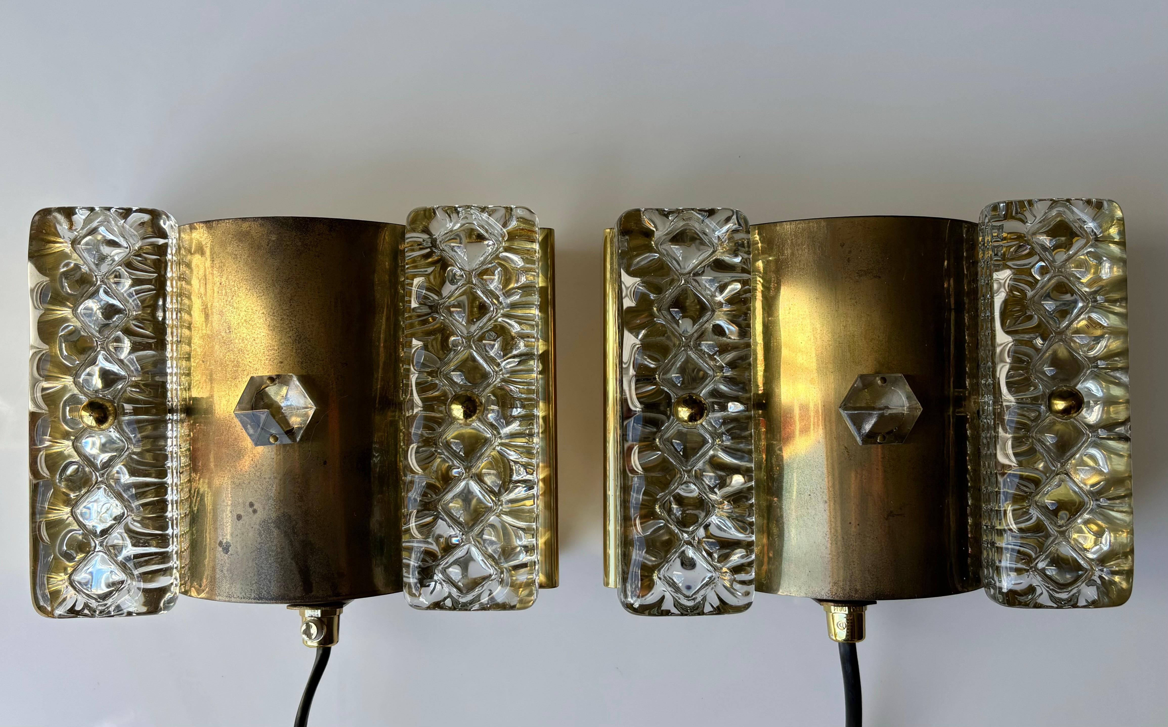 Vitrika Danish Modern Brass Glass Wall Lights, années 1960 en vente 4