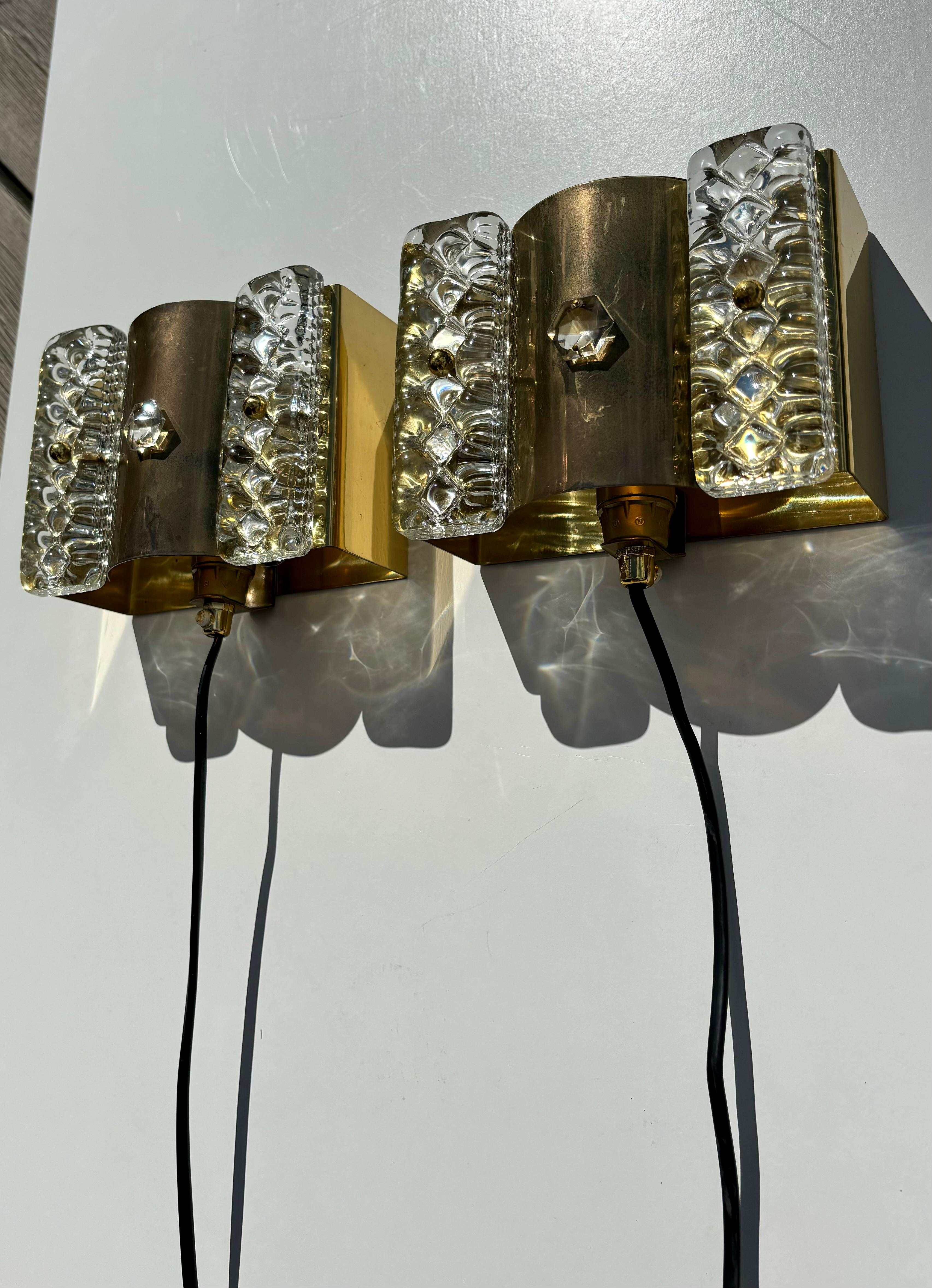 Laiton Vitrika Danish Modern Brass Glass Wall Lights, années 1960 en vente