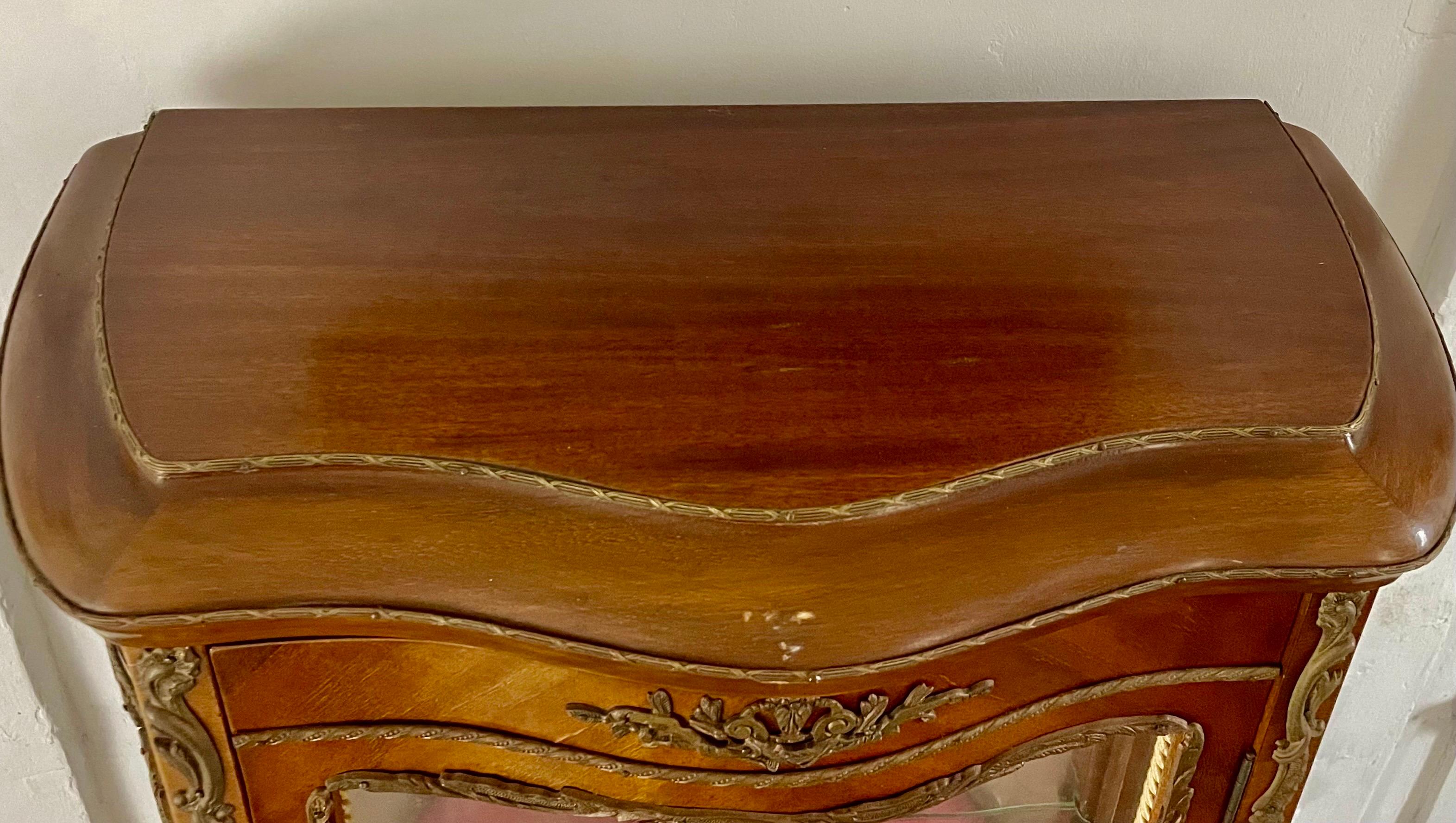 Kabinett Vitrine Mahagoni Intarsien Bronze Spiegel-Louis XV - Napoleon III Periode im Angebot 2