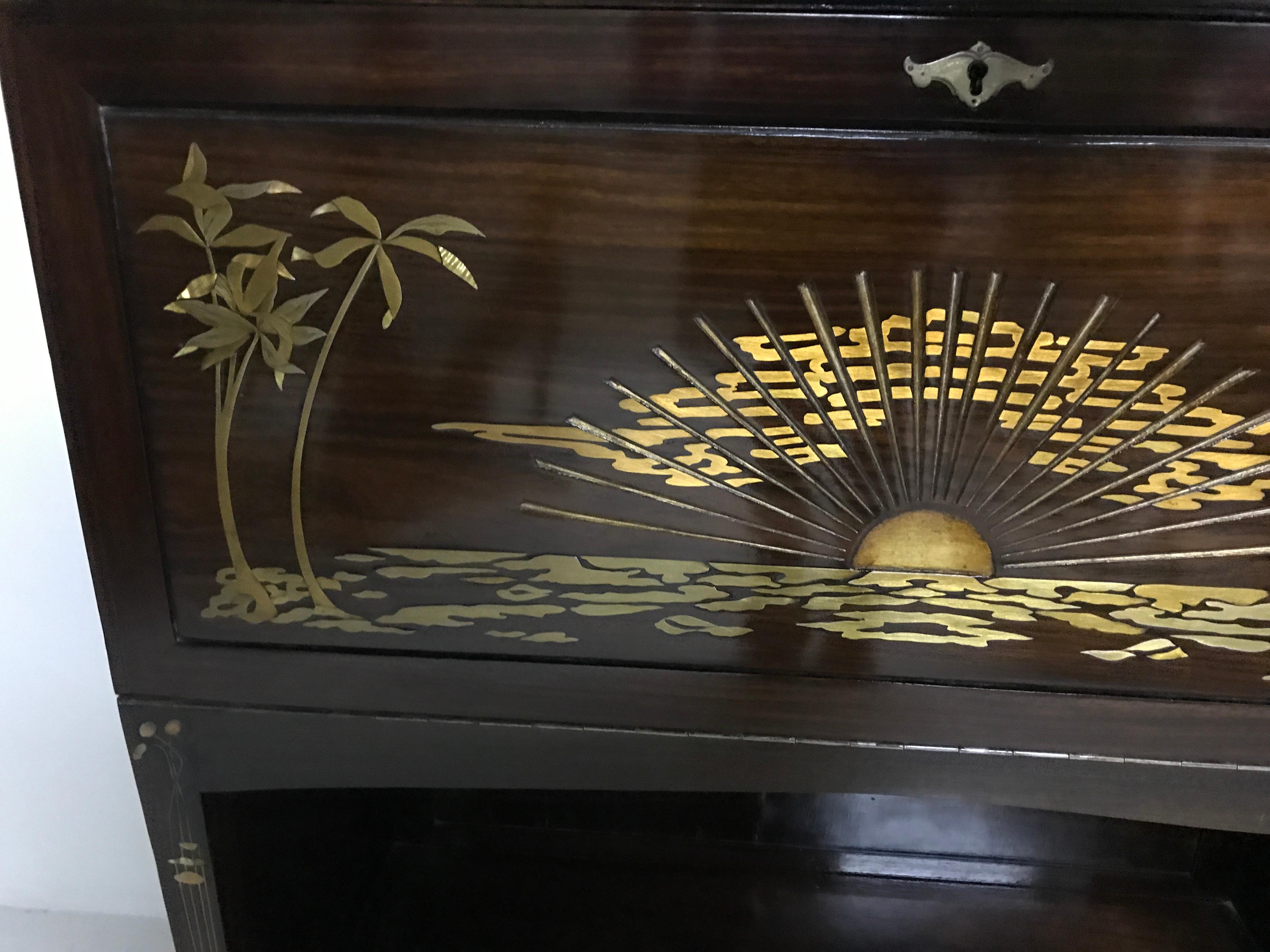 Vitrina Atribuida a Carlo Zen, Diseño italiano Liberty, Madera , Madreperla Art Nouveau en venta
