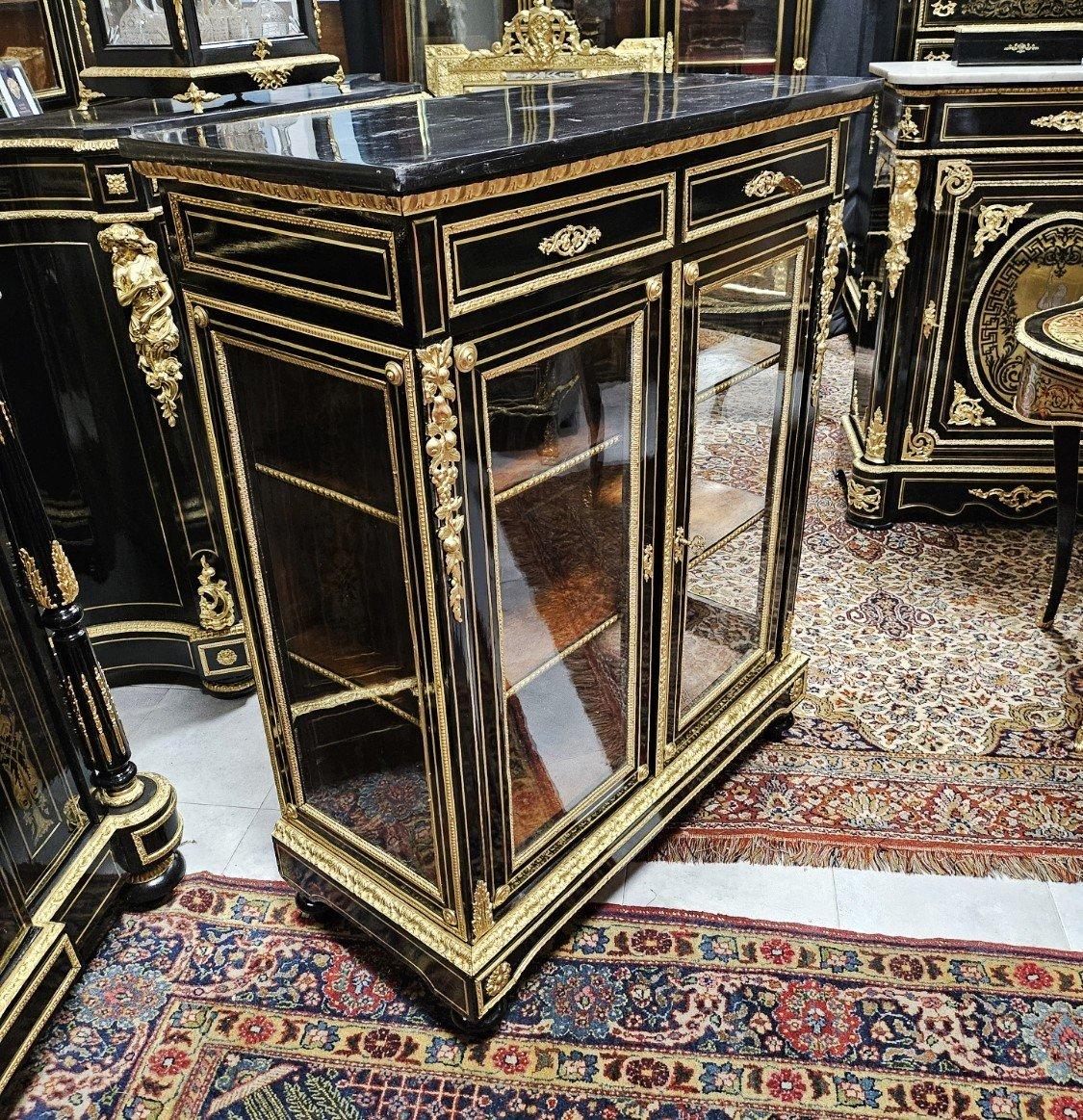 Very elegant Display Cabinet Or Bookcase 2 Doors in Boulle Marquetry style  Napoleon III 
Rare two-door display case in brass threads, very refined model with rich ornamentation of gilded bronzes, such as high and low falls, numerous ingot molds