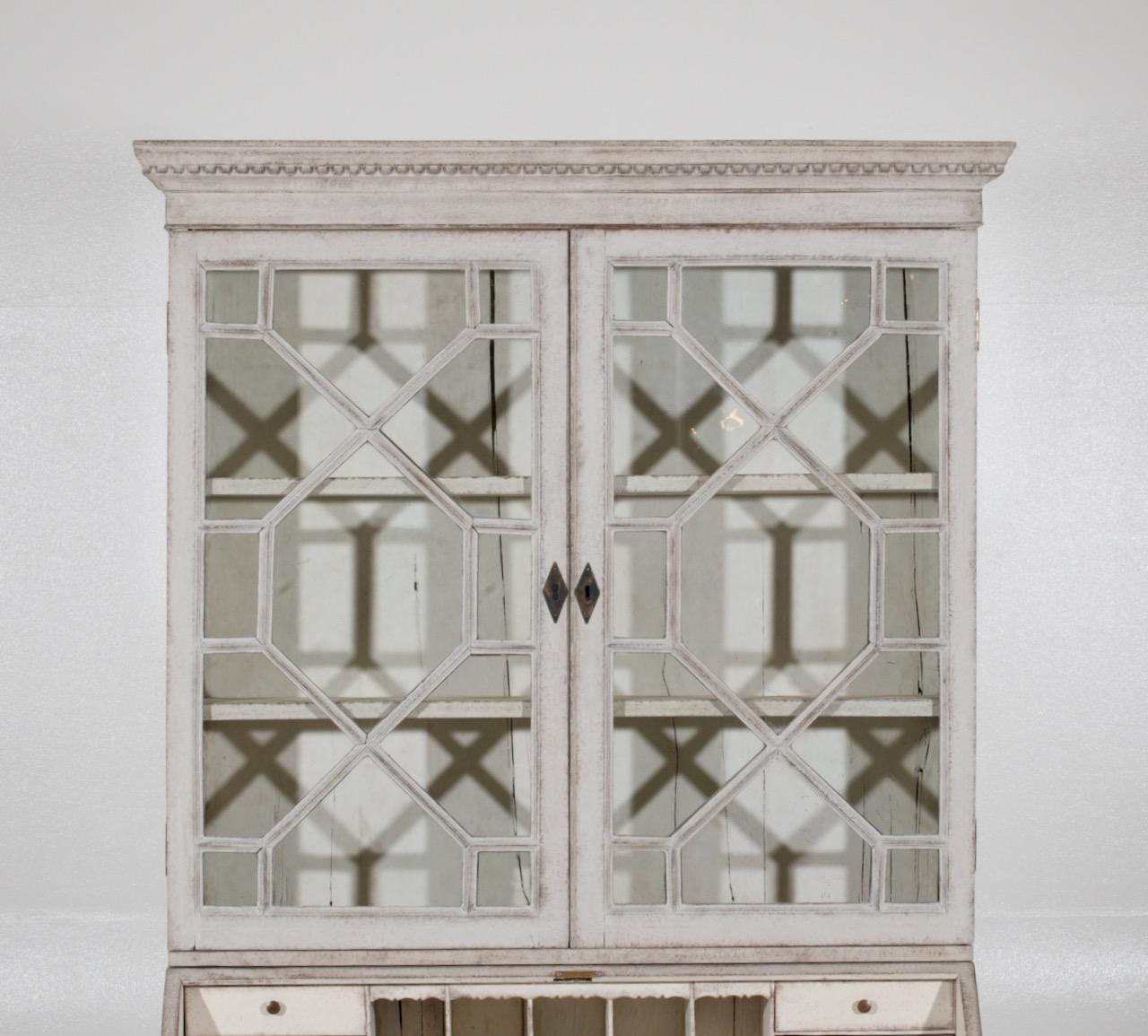 Vitrine Cabinet, circa 1790 For Sale 2