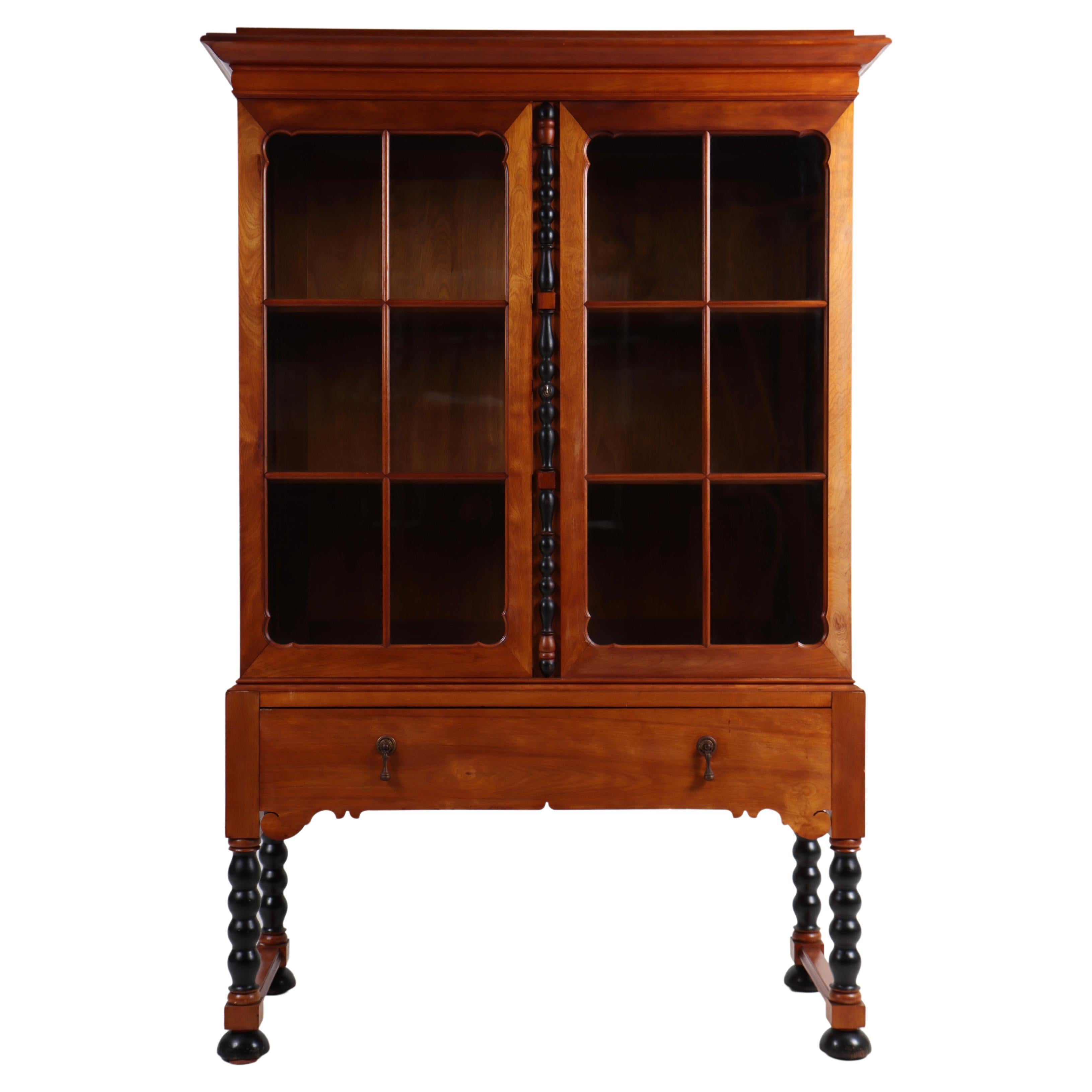 Display cabinet in walnut. Designed and made by Danish cabinetmaker. Great original condition.


