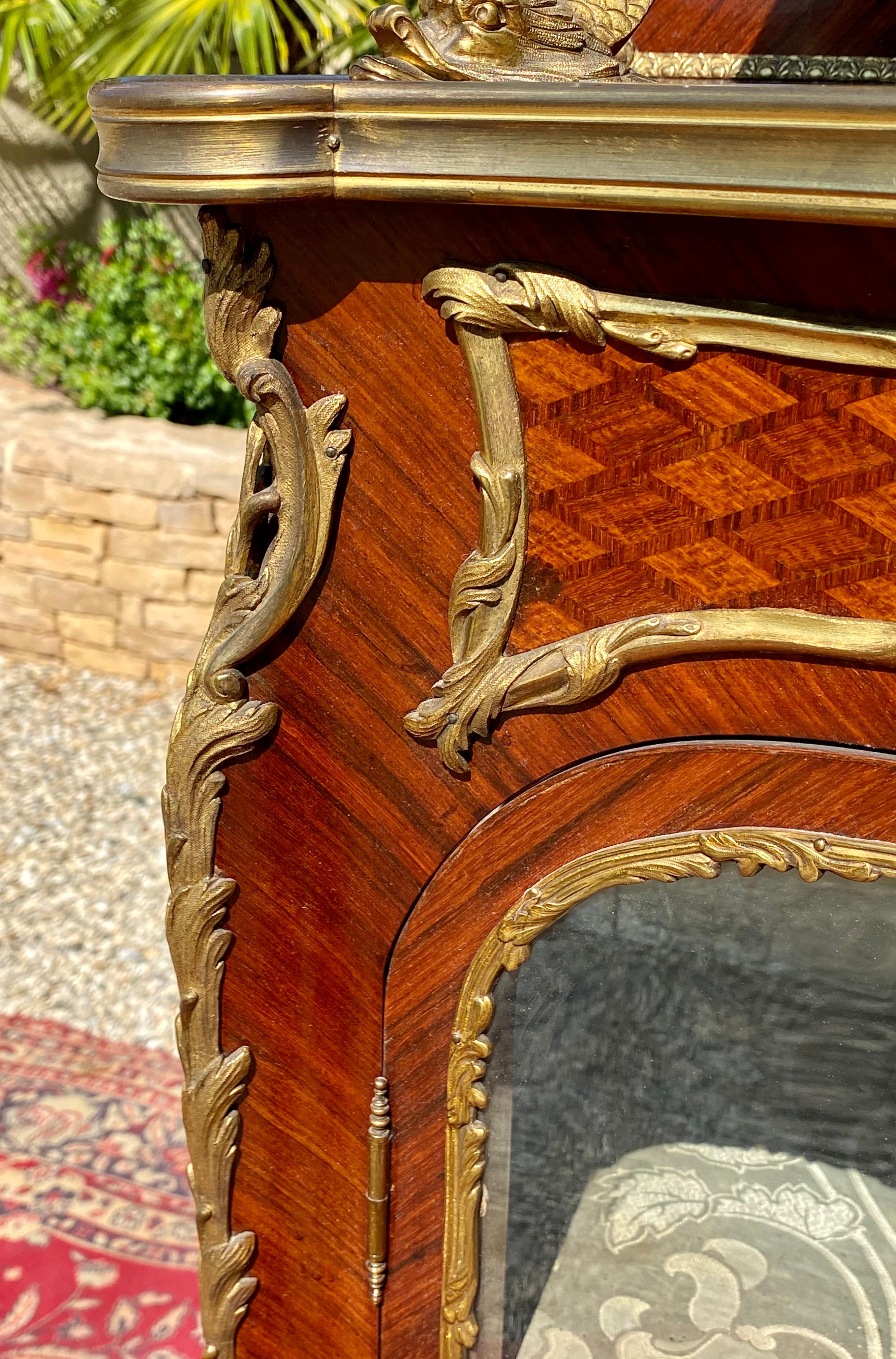 Intarsio e bronzo dorato, Vitrina stile Luigi XV del XIX secolo in vendita 6