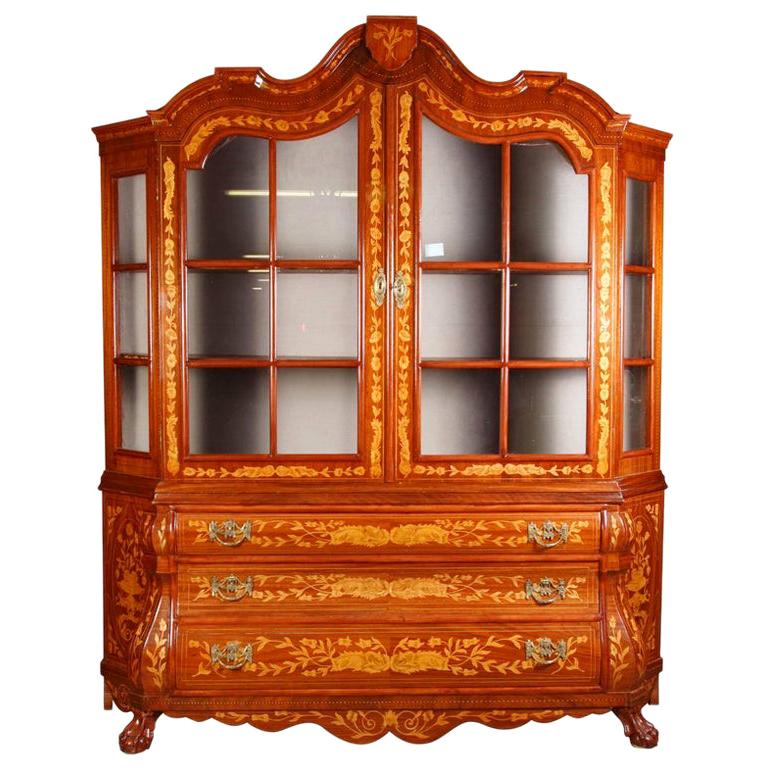 Vitrine with Inlay Made of Mahogany and Maple in the Dutch Baroque Style For Sale