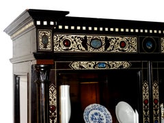 Vitrinenschrank um 1900 mit Intarsien