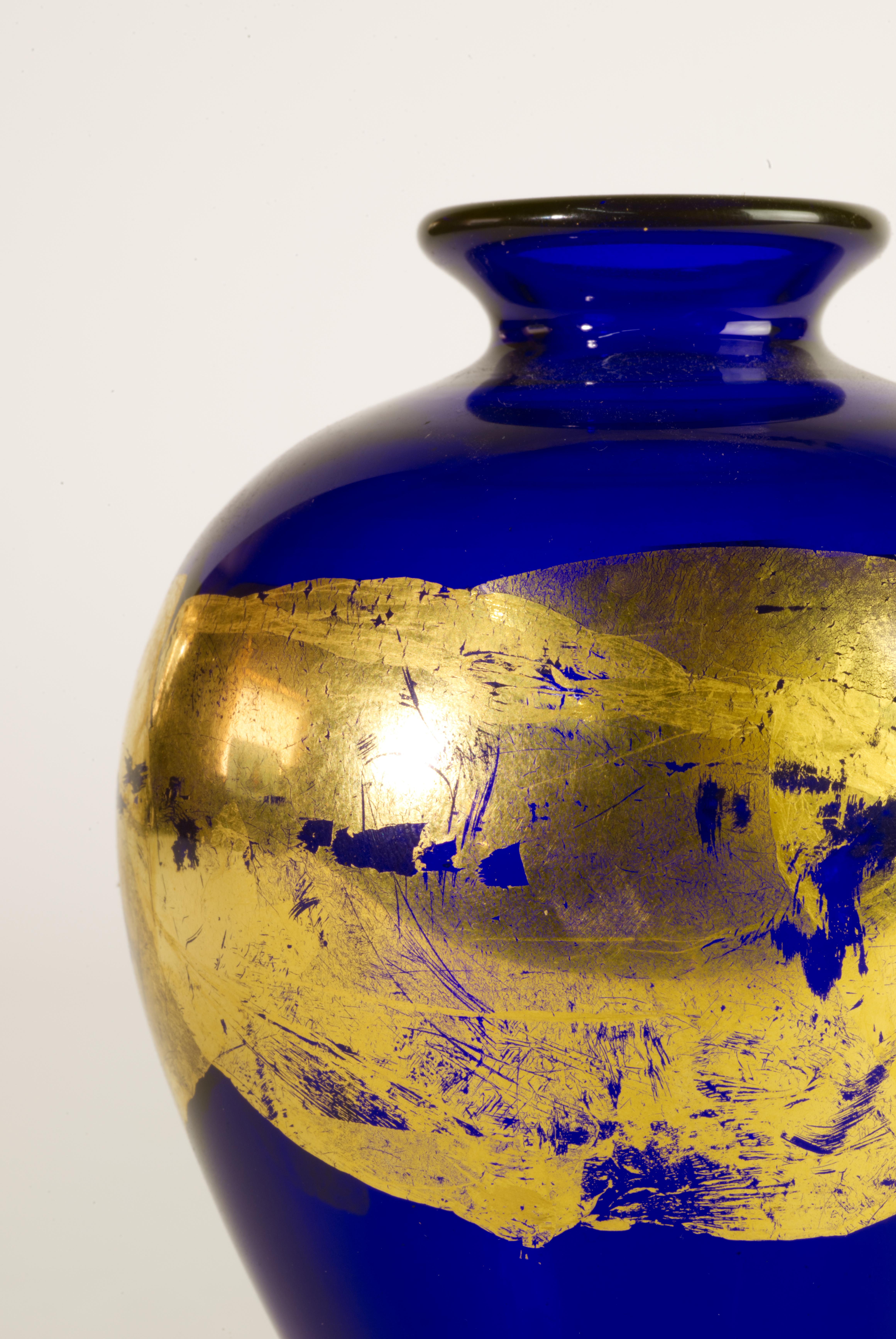Kobalt- und goldene Knospenvase aus Vitrix Hot Glass Studio, NY Art Glass (Handgefertigt) im Angebot