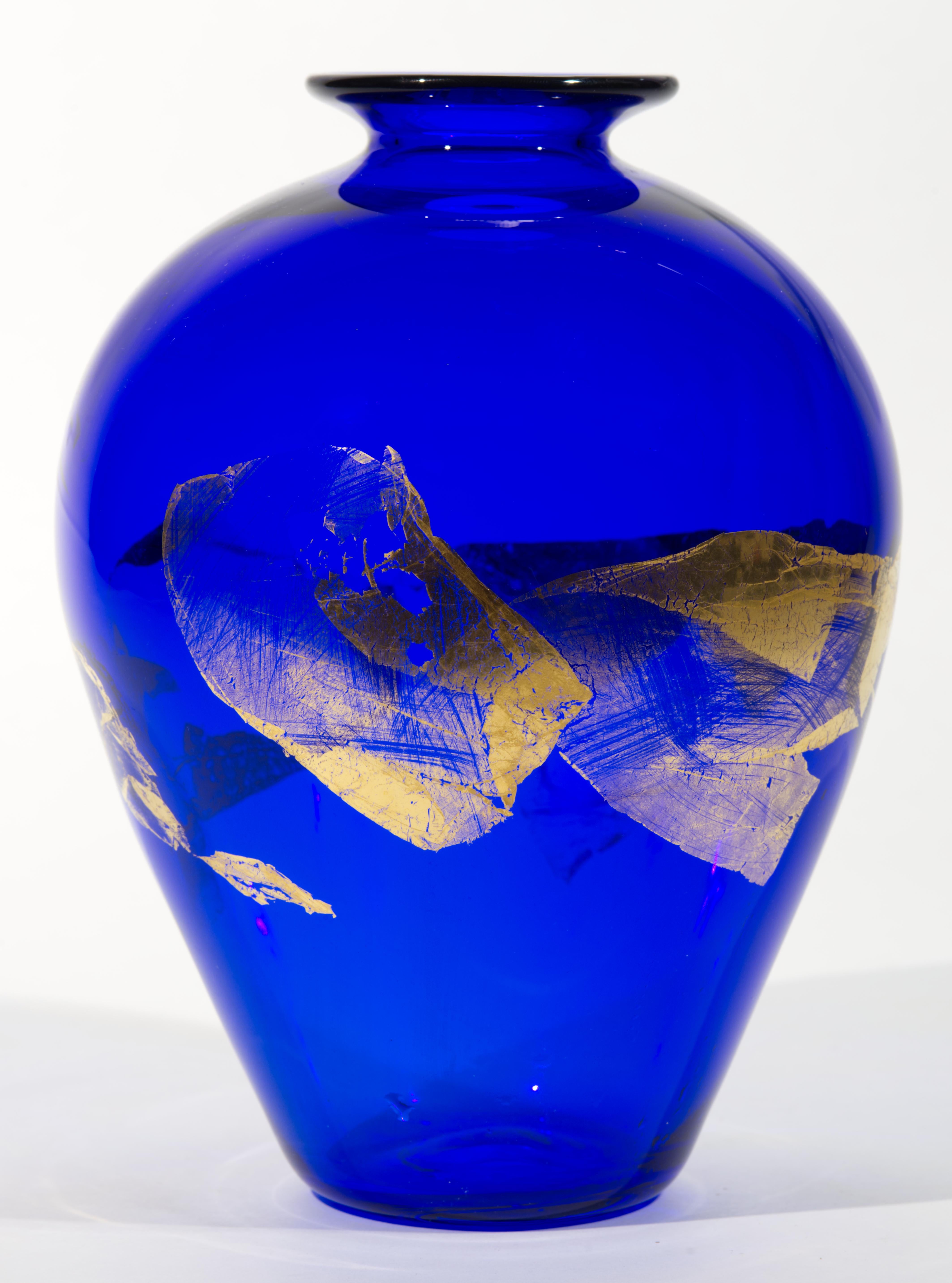 American Vitrix Hot Glass Studio Cobalt Blue and Gold Vase, New York Art Glass For Sale