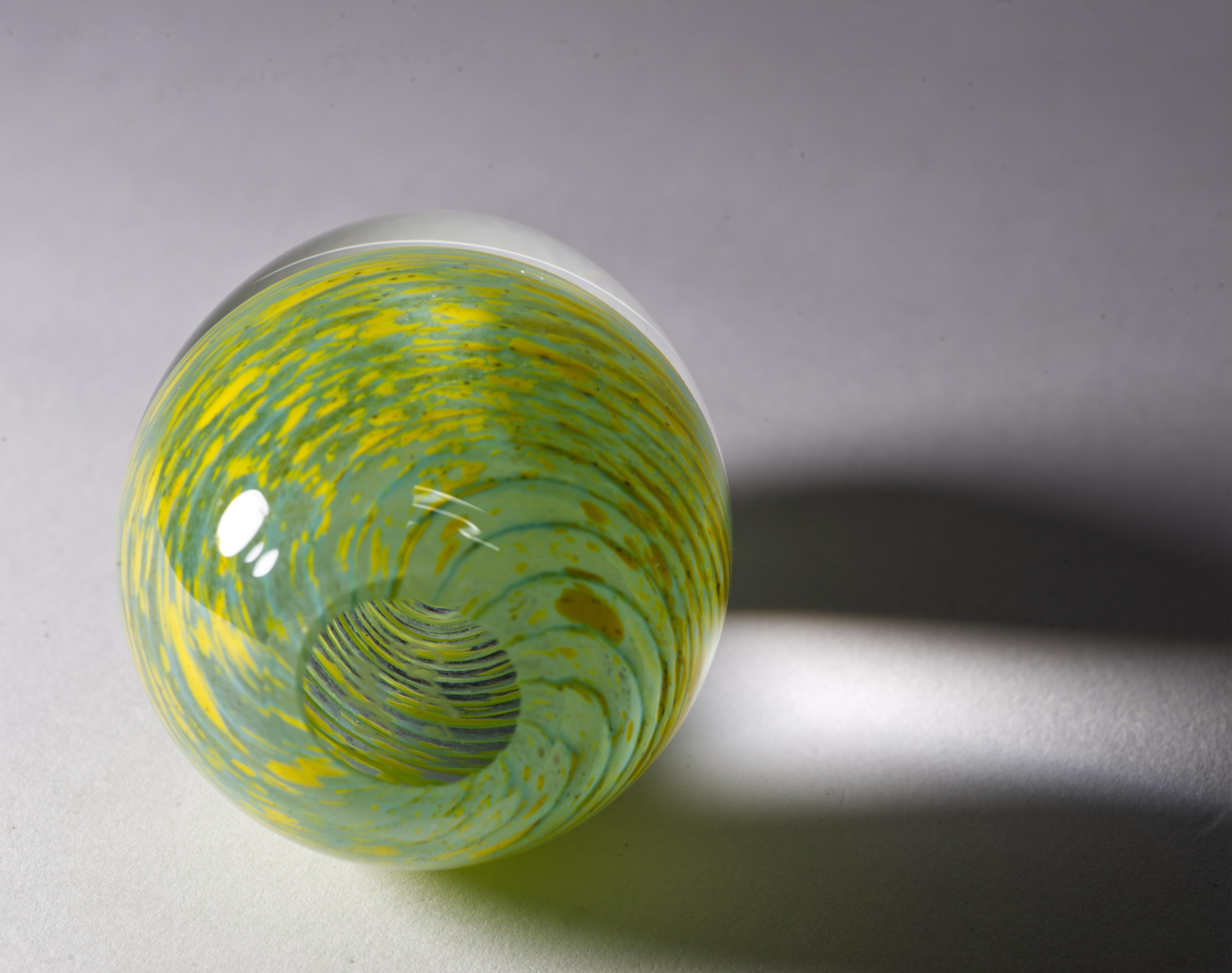 XXIe siècle et contemporain Presse-papiers Vitrix Hot Glass Studio Op Art, New York Art Glass en vente
