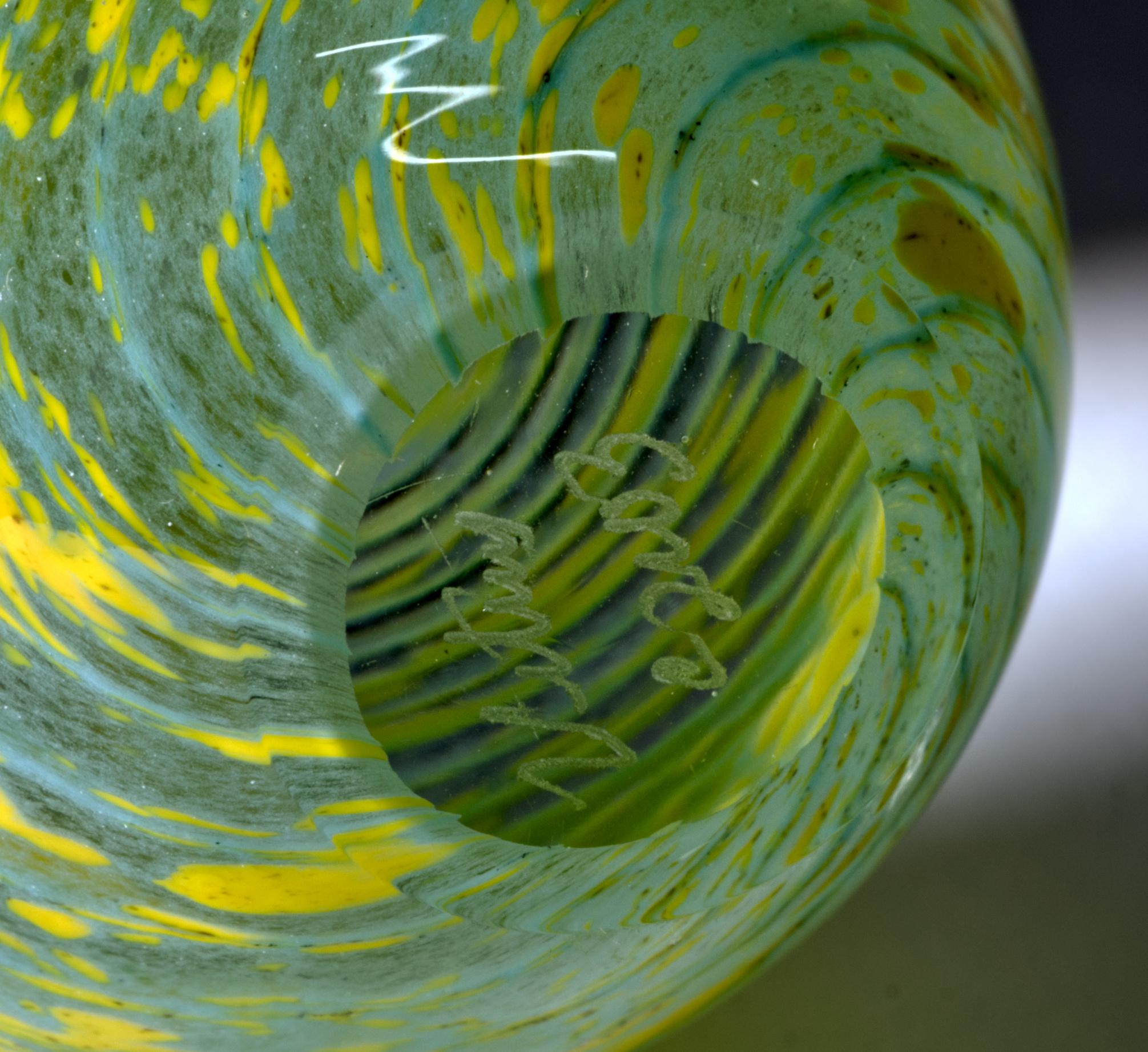 Verre d'art Presse-papiers Vitrix Hot Glass Studio Op Art, New York Art Glass en vente