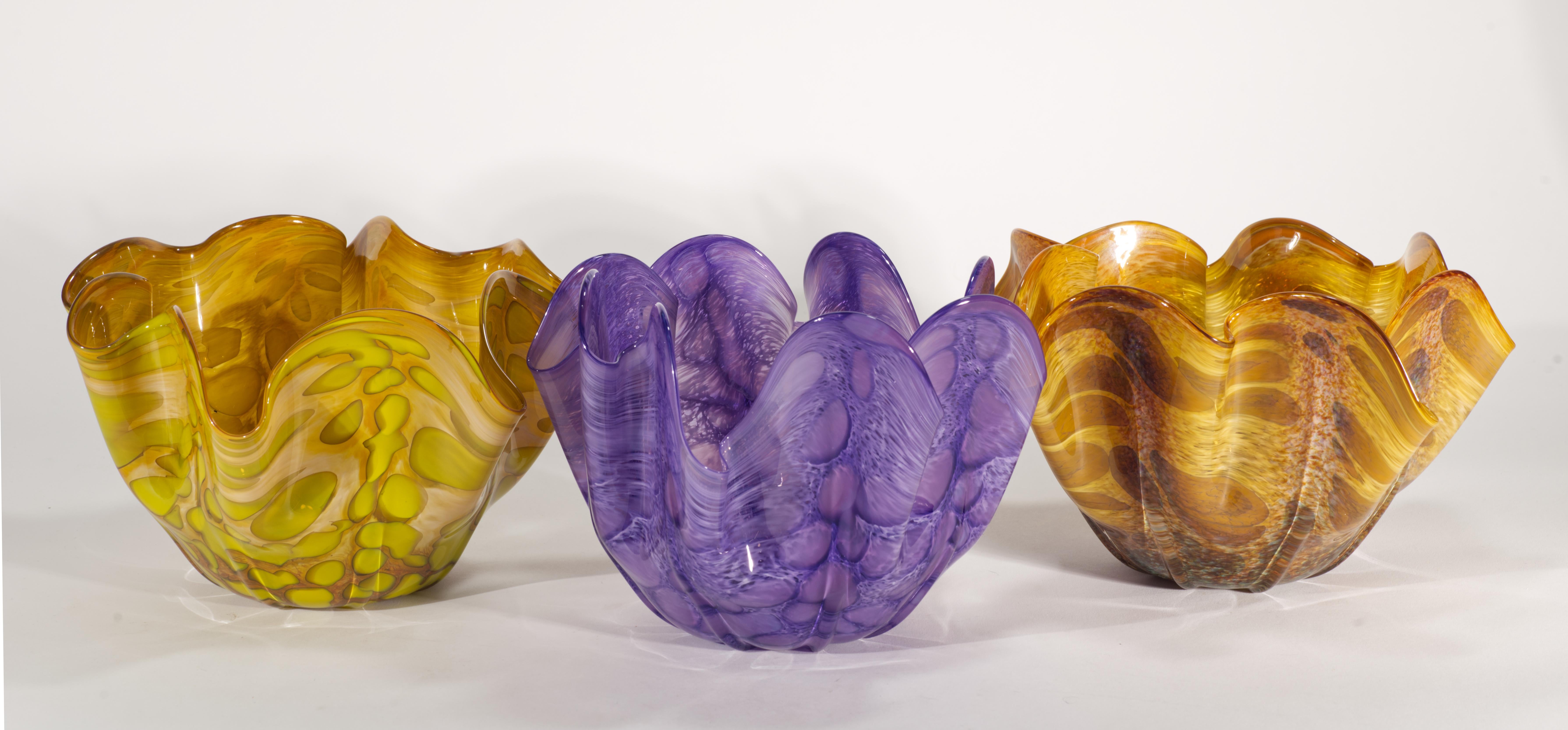 Organische Schale aus Vitrix Hot Glass Studio-Kunstglas mit gefalteter Kante, New Yorker Kunstglas im Angebot 2