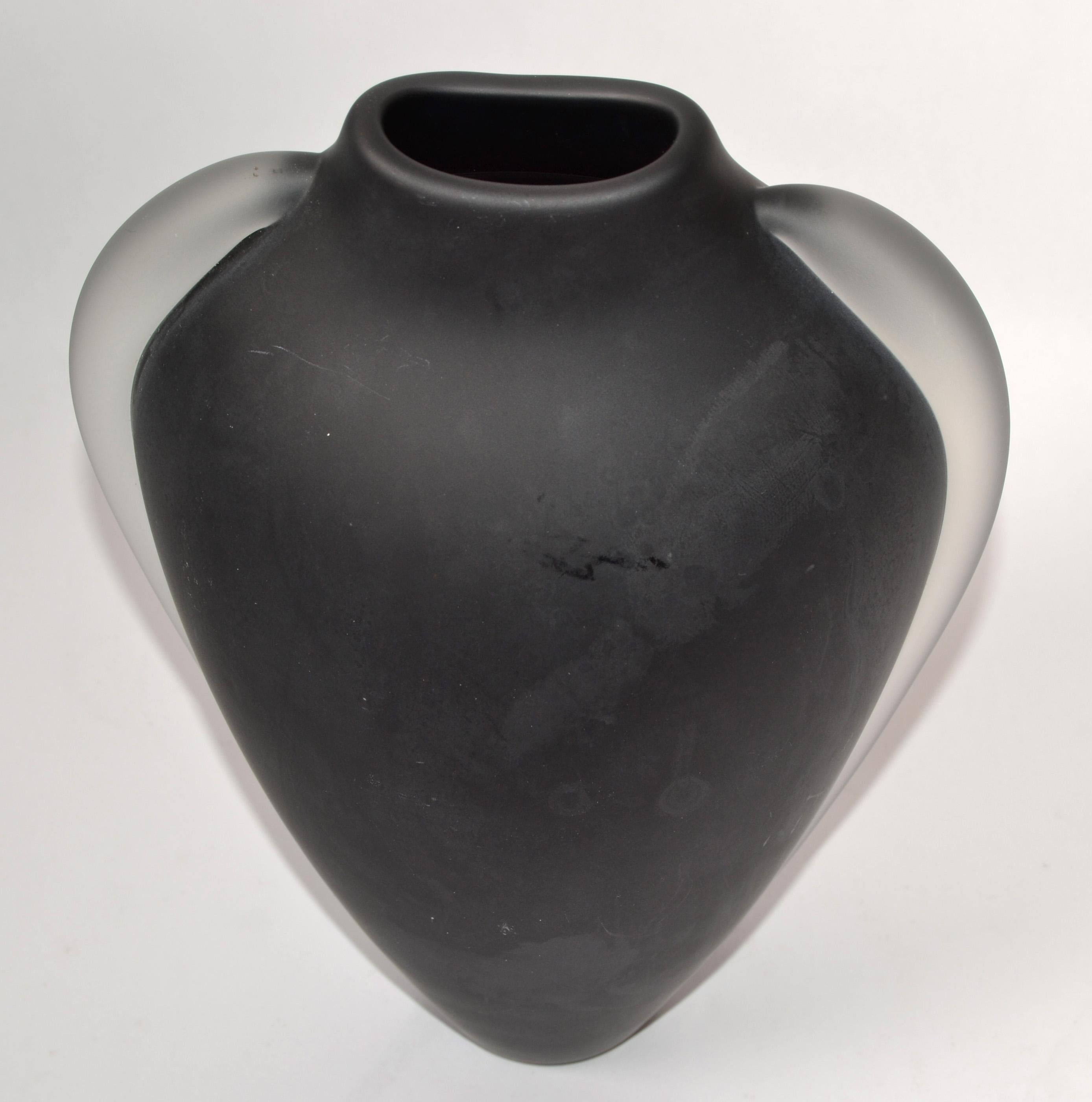 Vitrix Studio Blown Black Scavo Clear Art Glass Vase Thomas Buechner Op Art 80s For Sale 2