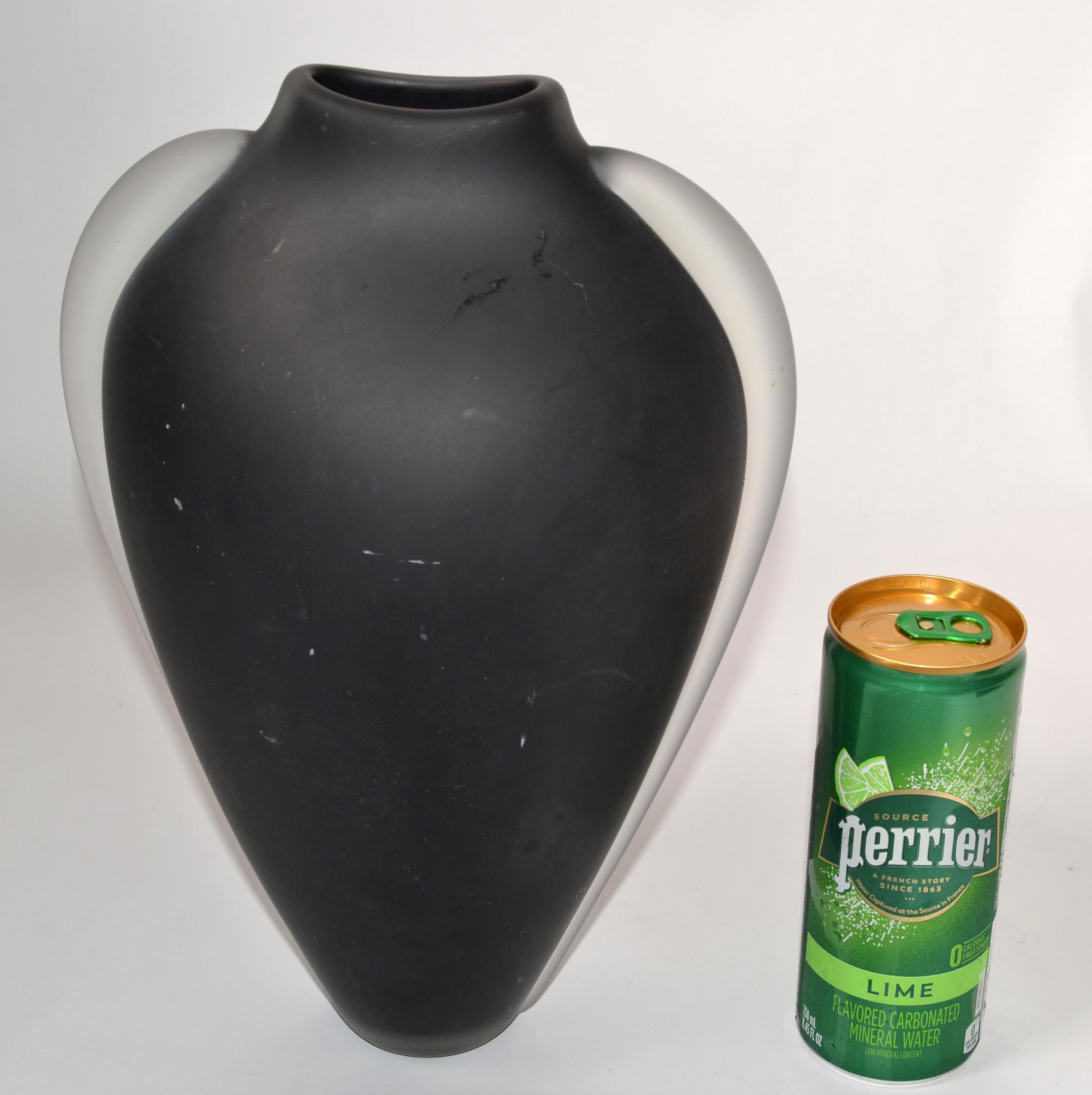 Vitrix Studio Blown Black Scavo Clear Art Glass Vase Thomas Buechner Op Art 80s For Sale 11