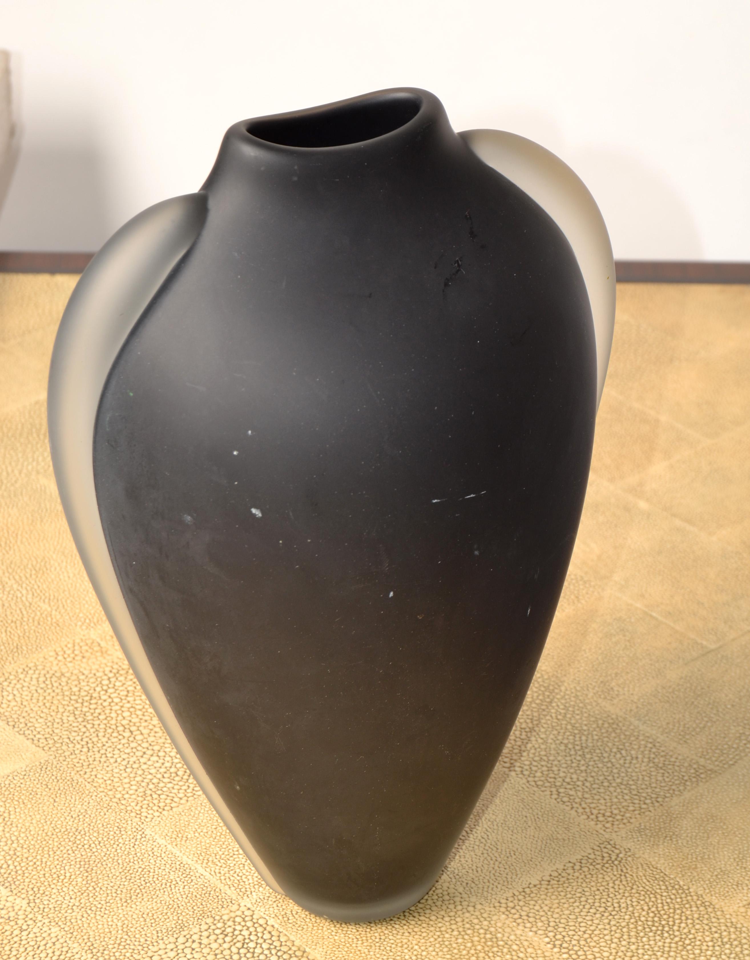 Mid-Century Modern Vitrix Studio Blown Black Scavo Clear Art Glass Vase Thomas Buechner Op Art 80s For Sale