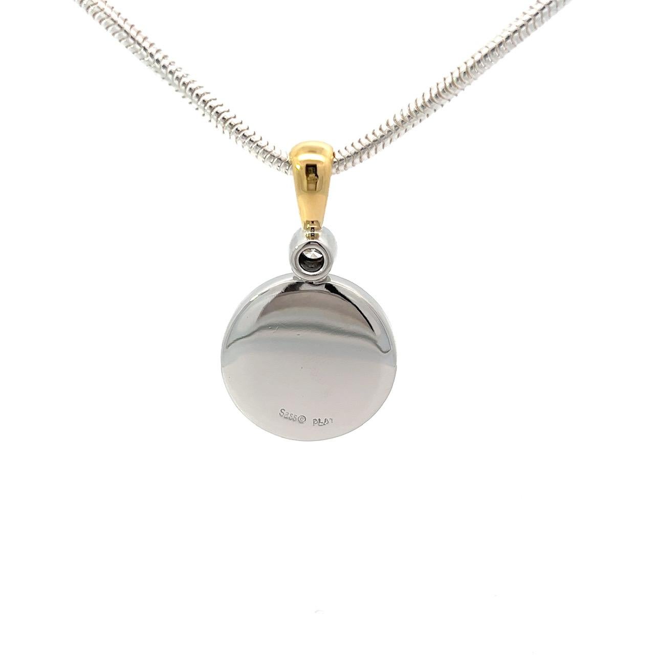 Vitruvianischer Mann Anhänger Halskette
18K Gelbgold, Platin, handgeschnitztes Kristall & Diamant
Eine außergewöhnliche Verschmelzung von Kunst und Kunsthandwerk. Der Vitruvianische Mensch - handgeschnitzt in Kristall und veredelt mit leuchtendem