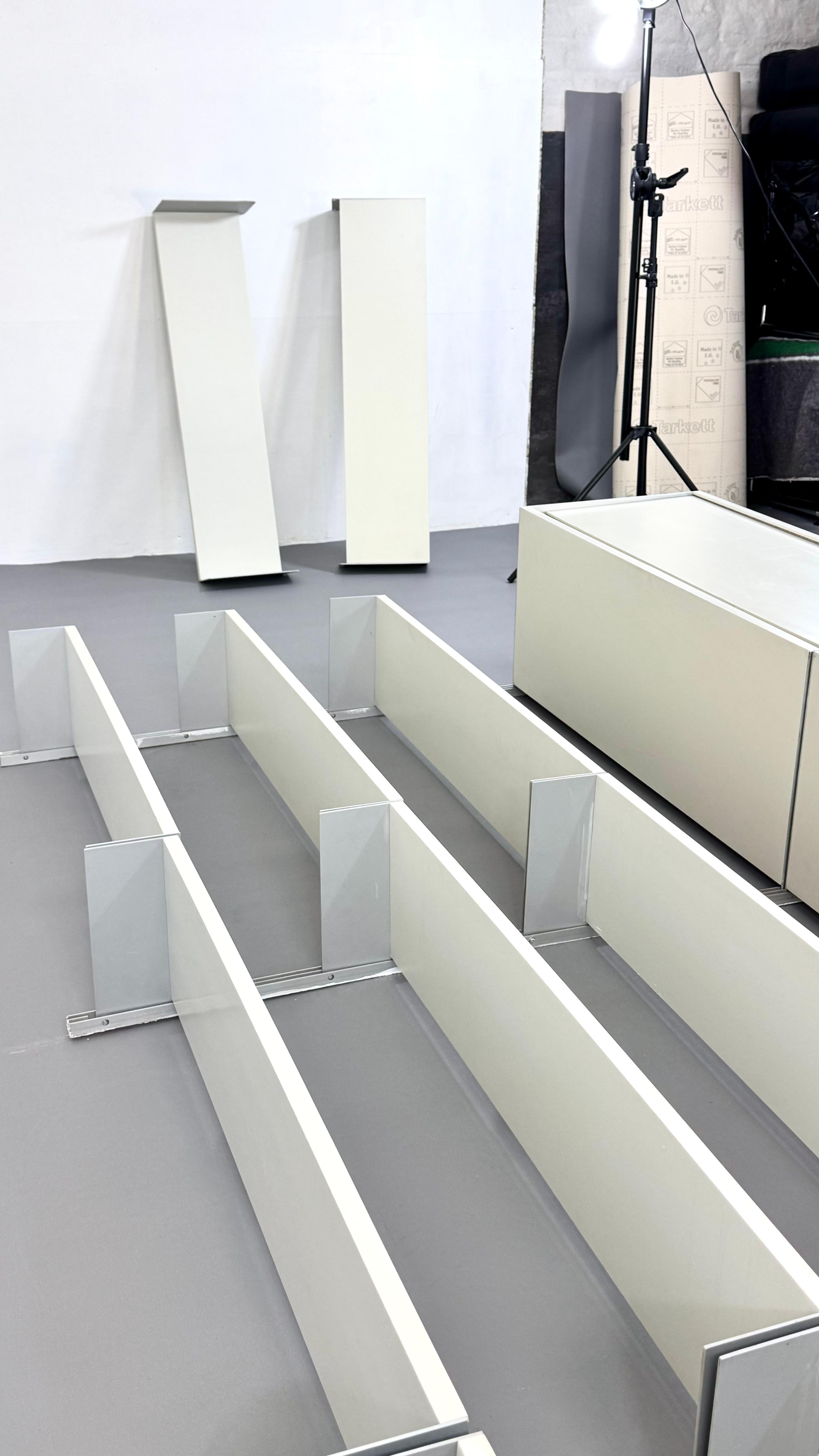 Mid-Century Modern Vitsoe 606 Dieter Rams Shelving system minimalist wall unit For Sale