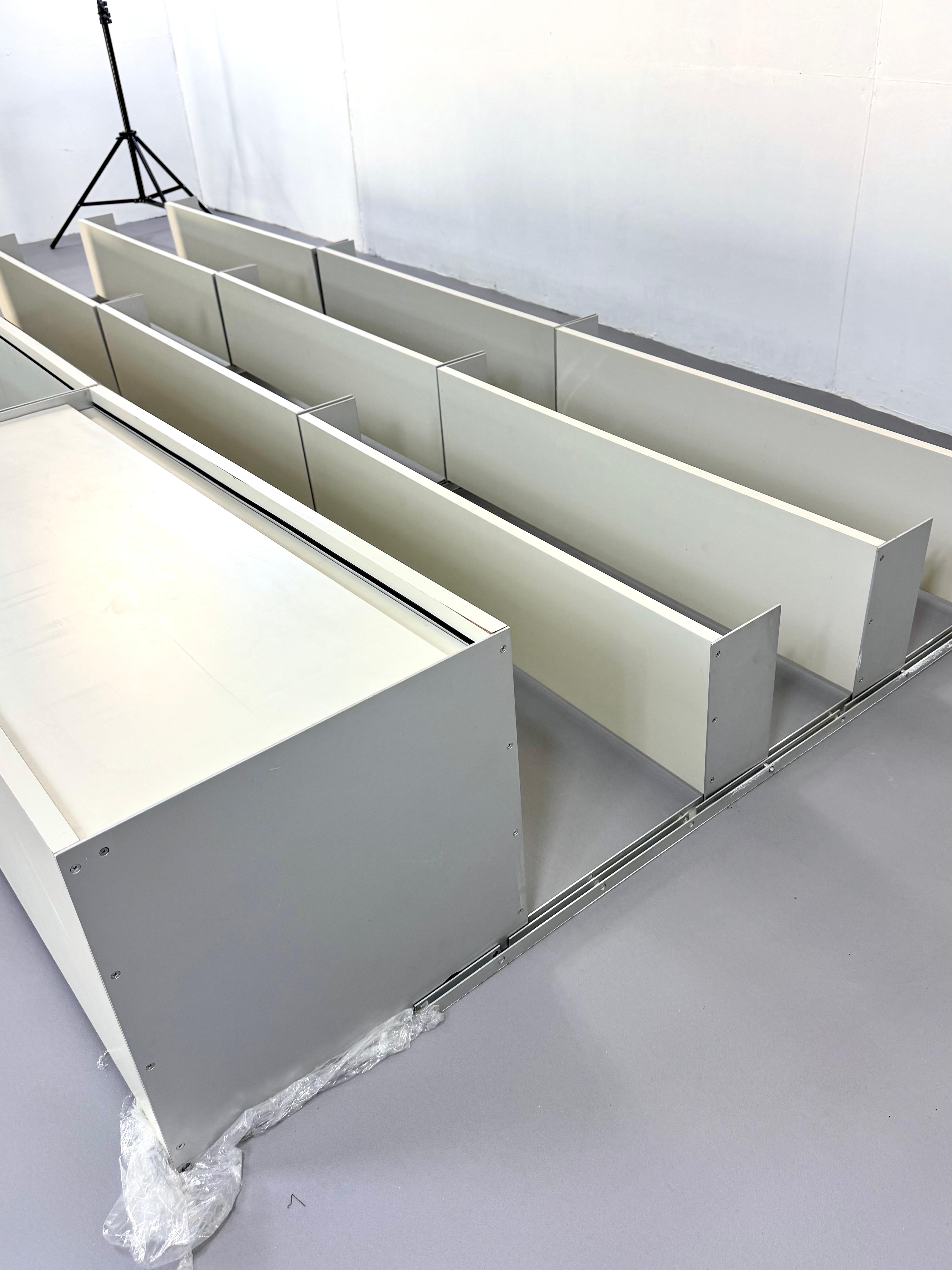 Vitsoe 606 Dieter Rams Shelving system minimalist wall unit In Fair Condition For Sale In Alsdorf, NW
