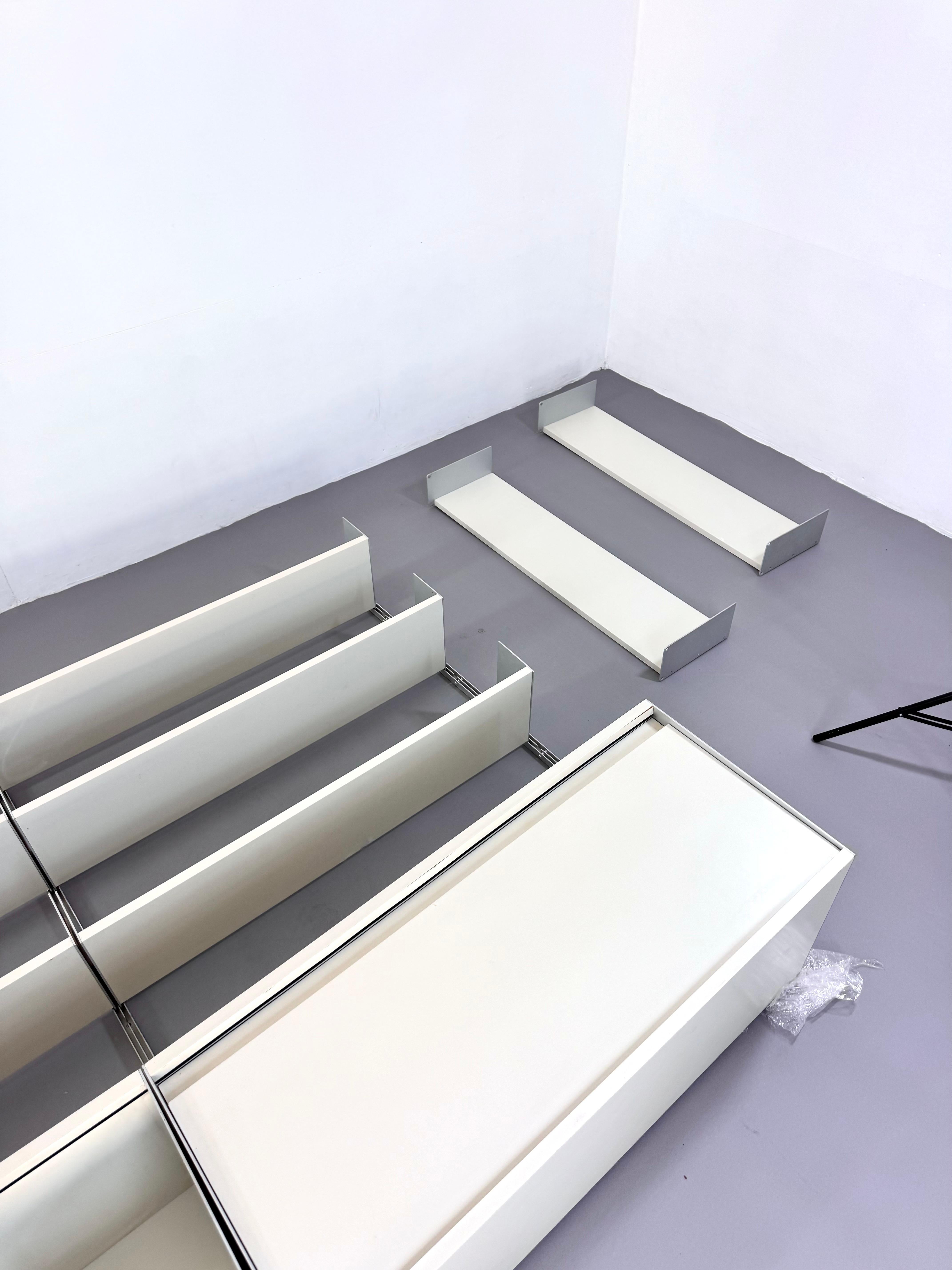Vitsoe 606 Dieter Rams Shelving system minimalist wall unit For Sale 2