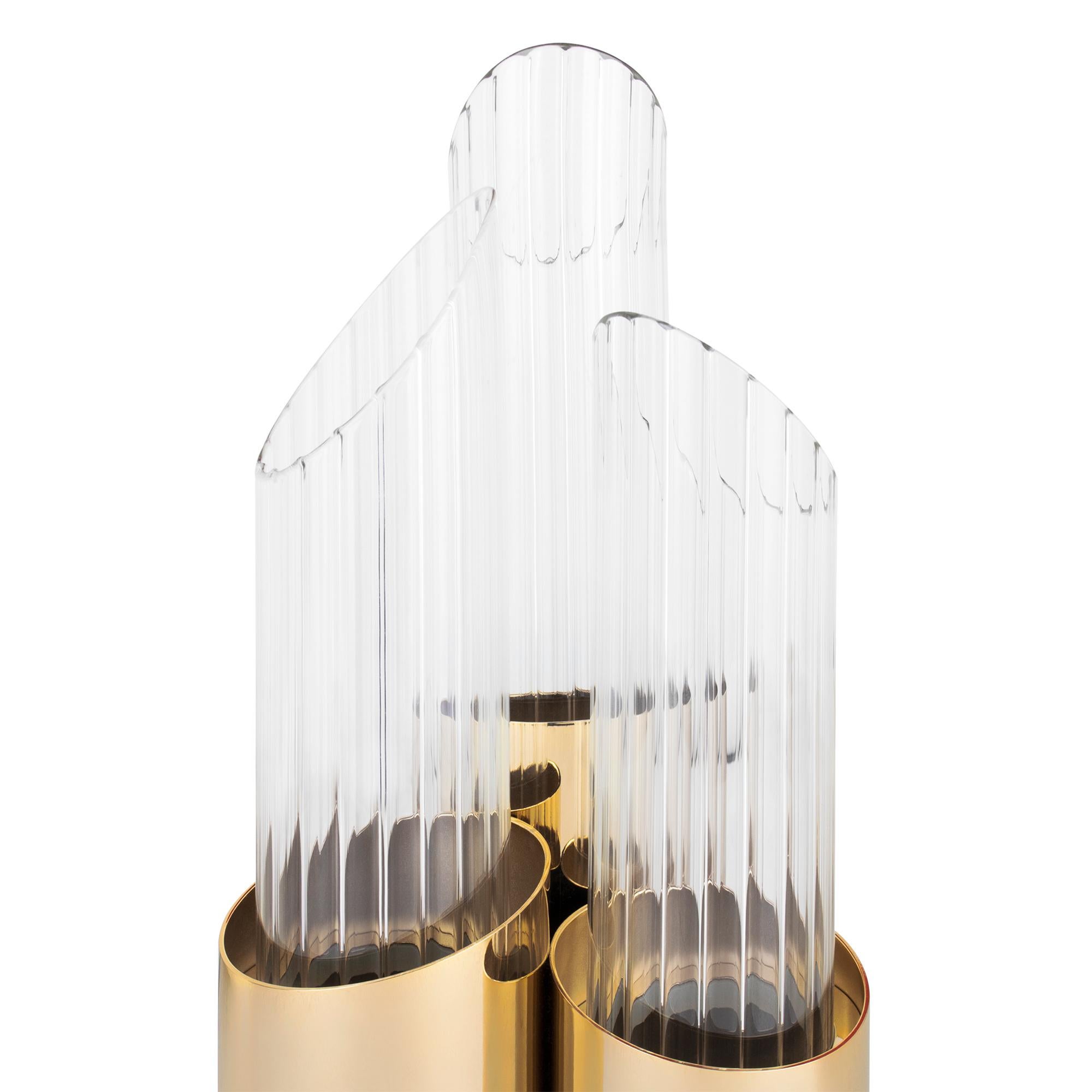 Table Lamp Vitta with structure in gold-plated
polished brass and with crystal glass lamp shades.
With 3 bulbs, lamp holder type G9, halogen bulb,
max 40watts. Voltage 220-240V. Bulbs not included.
  