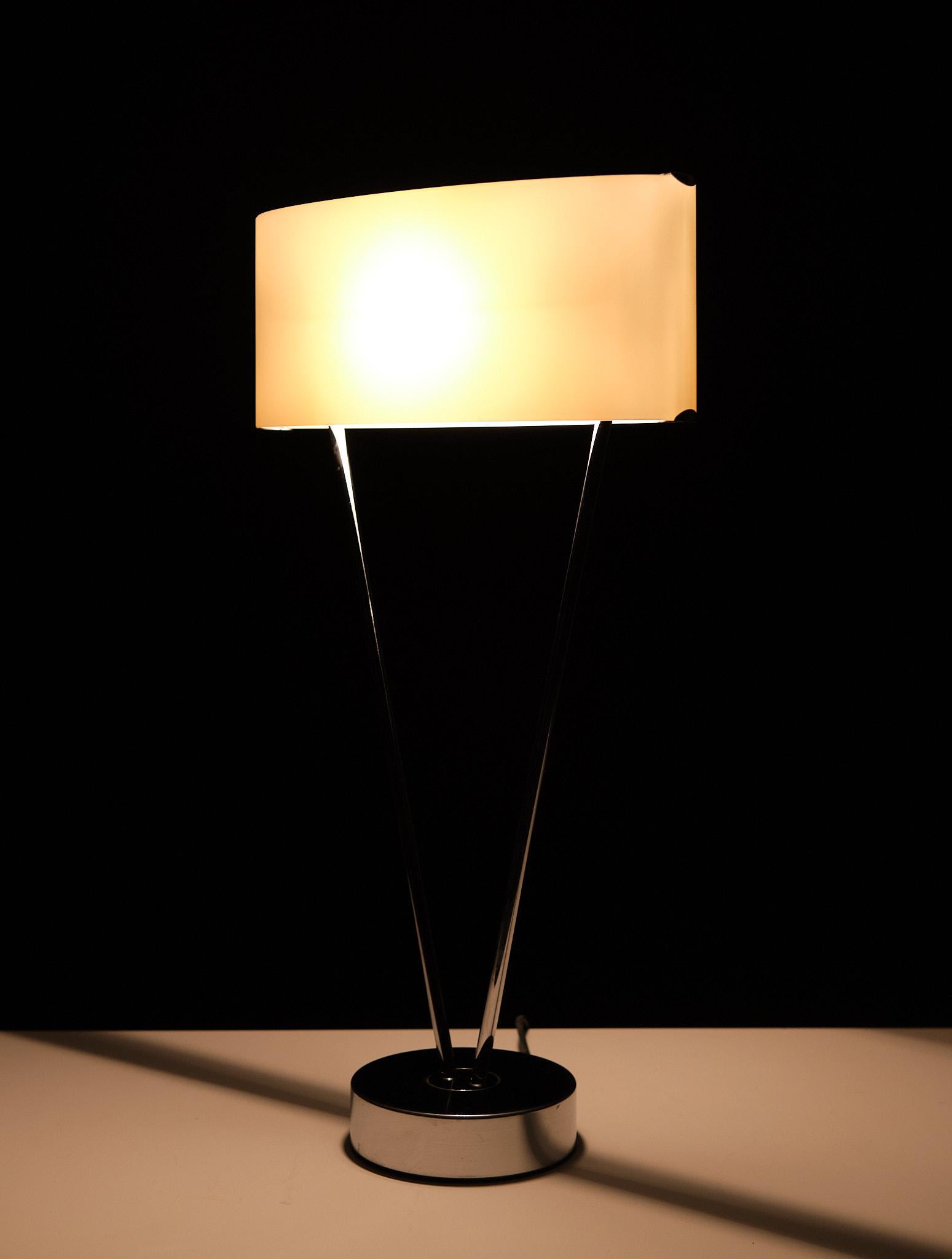 Lampe de table ou de bureau à variateur de lumière modèle 