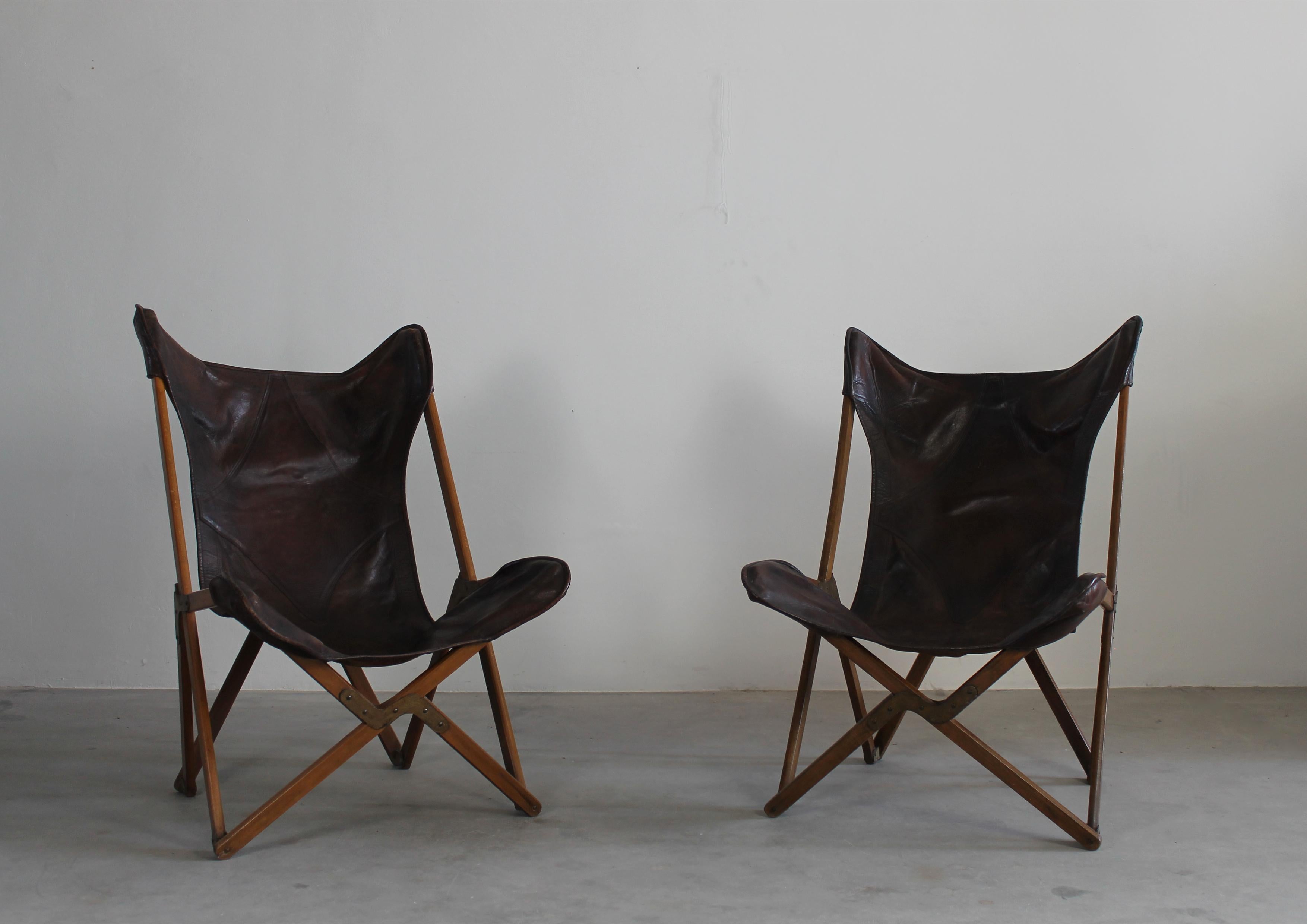 Set of two Tripolina chairs, this seat presents a wooden frame with metal fixing and a beautiful removable seat realized in high-quality leather.
This iconic chair was manufactured by the Italian Viganò company during the 1930s. 

The original
