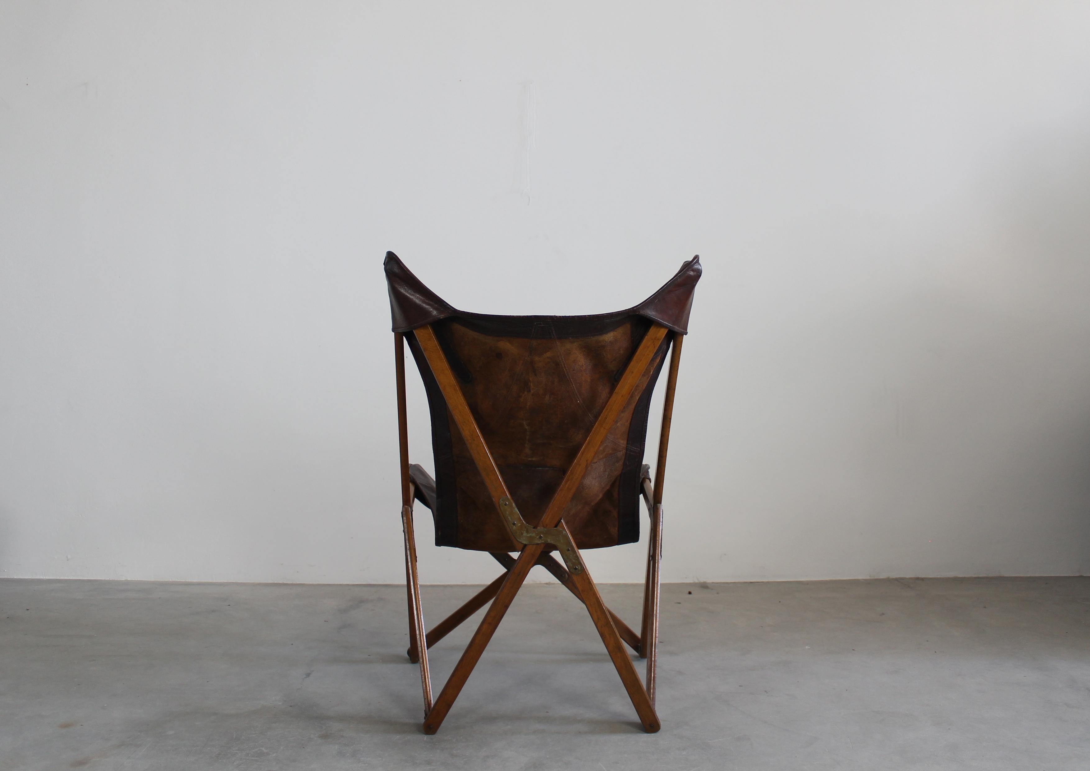 Metà XX secolo Vittoriano Viganò Set of Two Tripolina Folding Chairs in Leather 1930s Italy in vendita