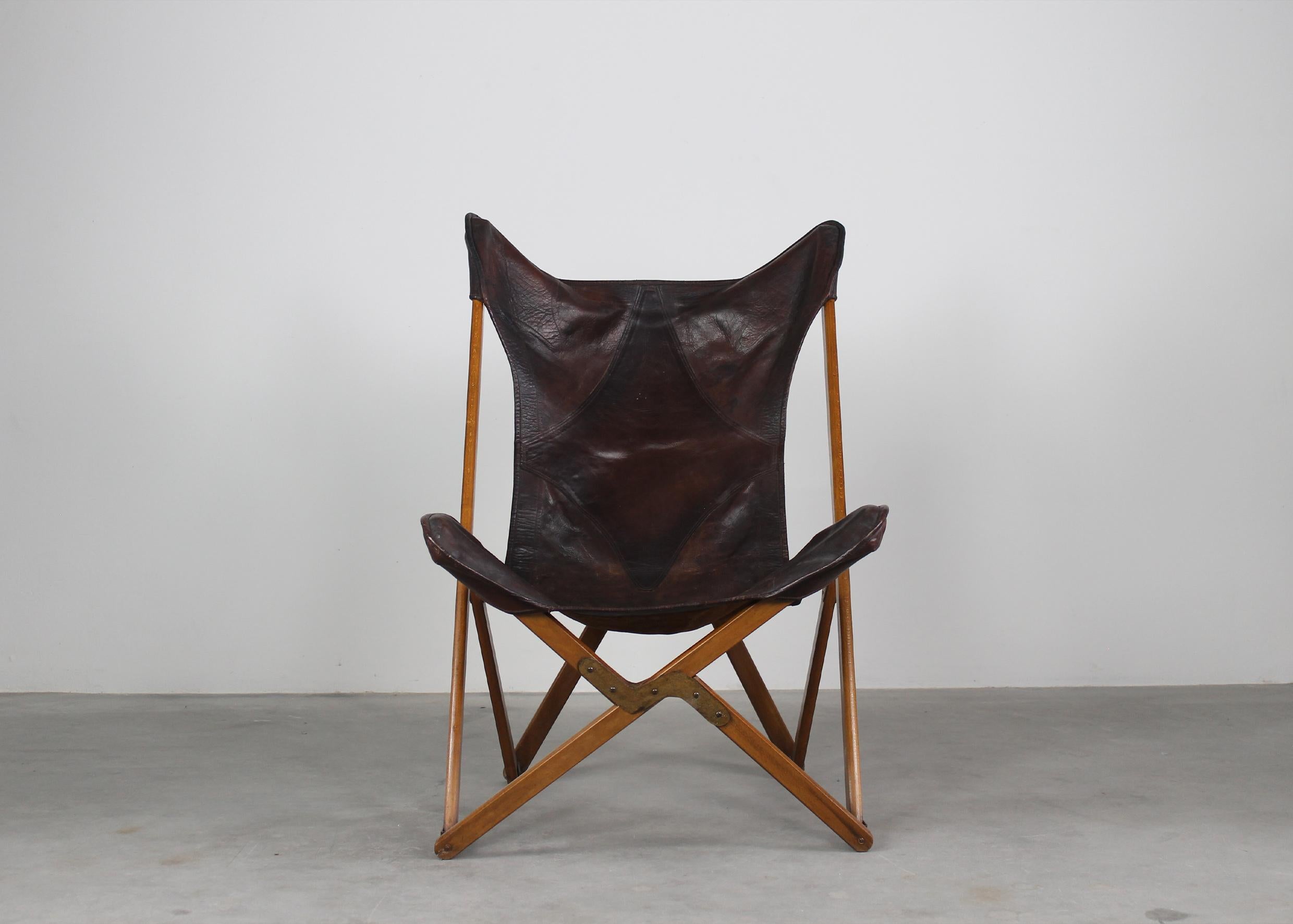 Mid-Century Modern Tripolina Folding Chair in Wood and Leather by Paolo Vigano 1930s 