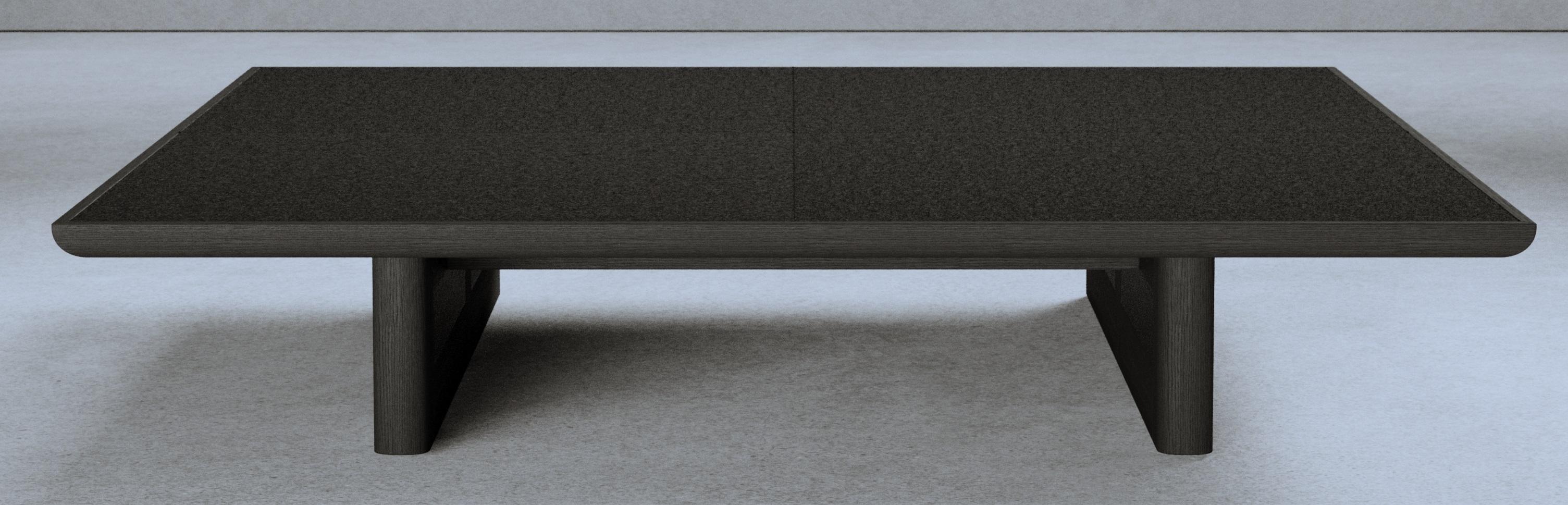 Table basse Vittorio 150 de Gio Pagani
Dimensions : D 150 x L 150 x H 28,5 cm.
MATERIAL : Bois de frêne noir et laine Loro Piana.

Dans une société fluide capable de mélanger d'infinies variétés sociales et culturelles, la recherche nostalgique