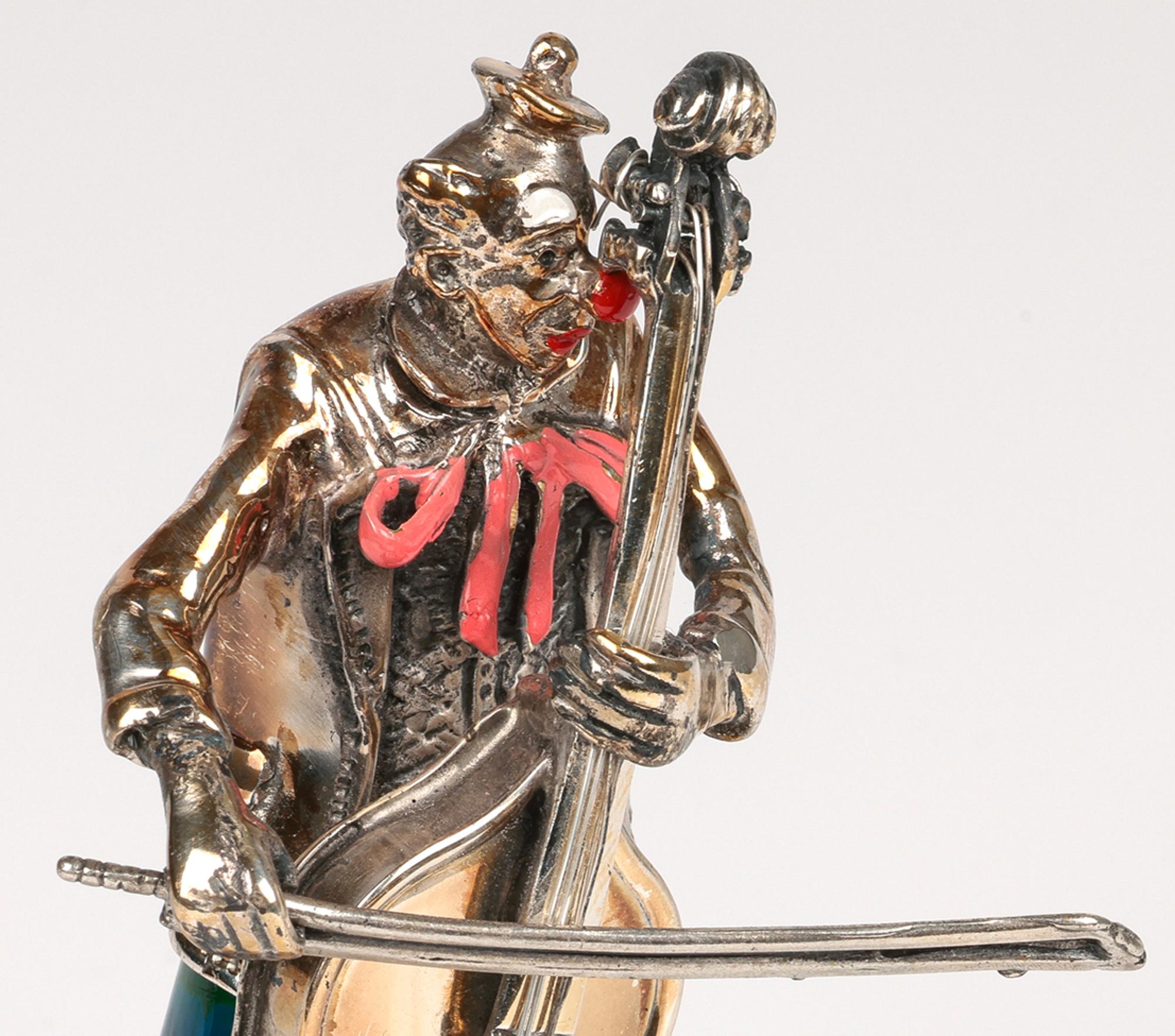 Fait main Vittorio Angini Figure de clown jouant du Cello, en Murano, montée sur argent en vente